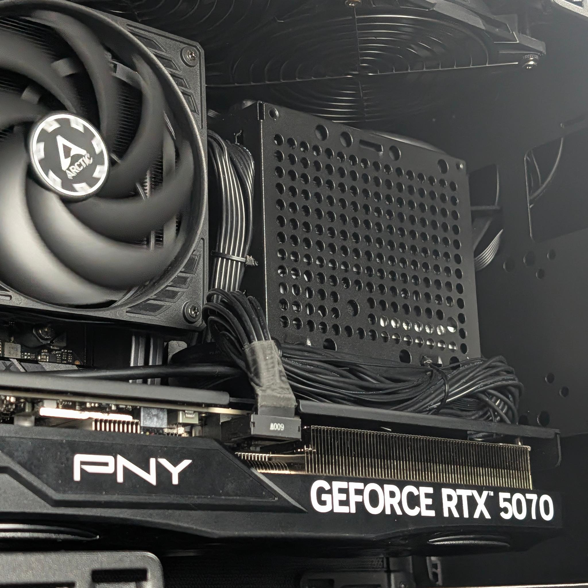 🖤Ryzen 5 7600X / RTX 5070 / 32GB DDR5 / 2TB SSD / 1100W PSU