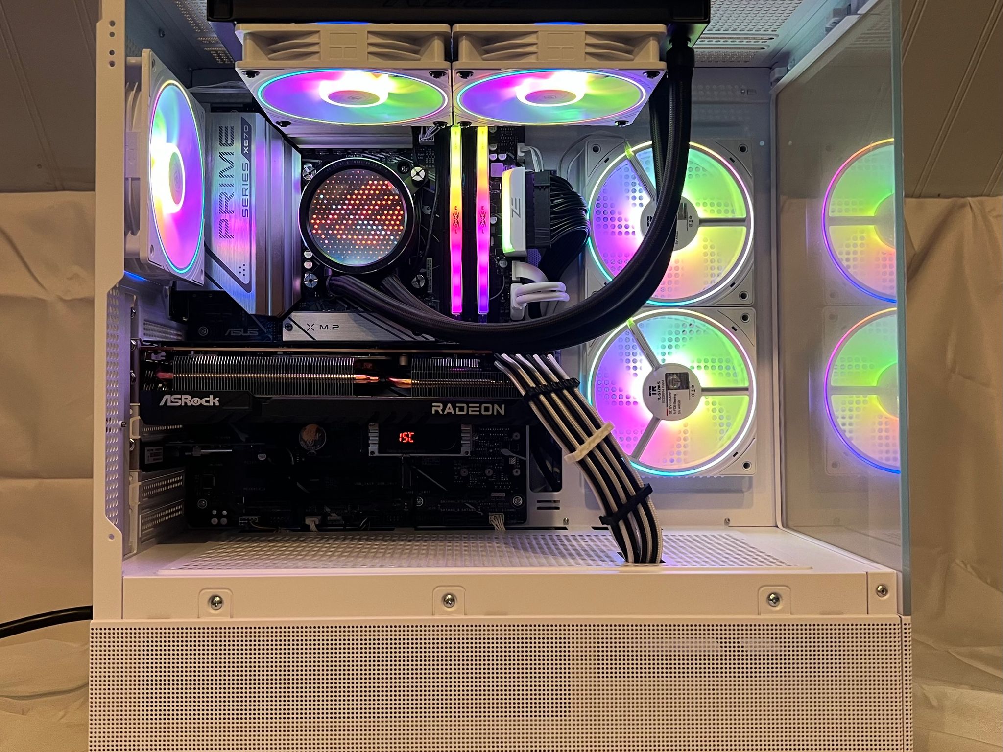 "The Oposition" Ryzen 5 7600, Rx 7800xt, 32gb, WiFi gaming pc-Team Red