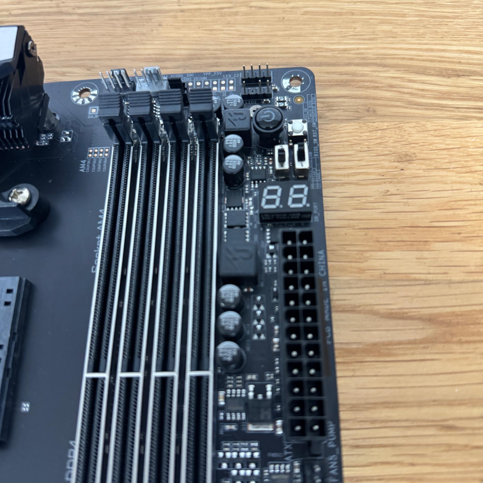 GIGABYTE X570 AORUS Master 6x SATA III DDR4-3200 PCIe 4.0 Motherboard