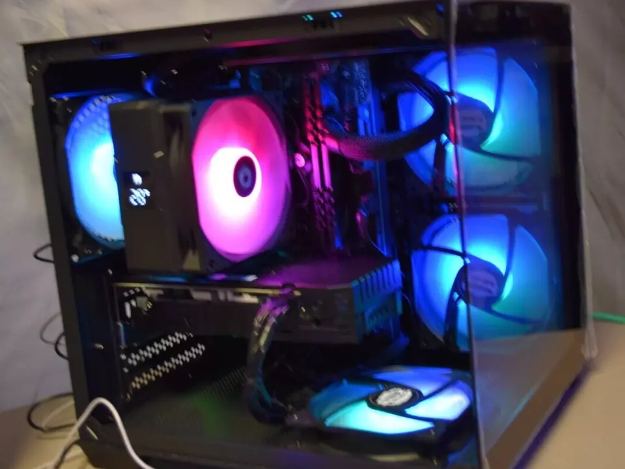 Desktop pc gaming RYZEN 5 3600 16GB RAM RX5500 8 GB NVME 1TB+1 TB HHD ALL RGB CONTROL