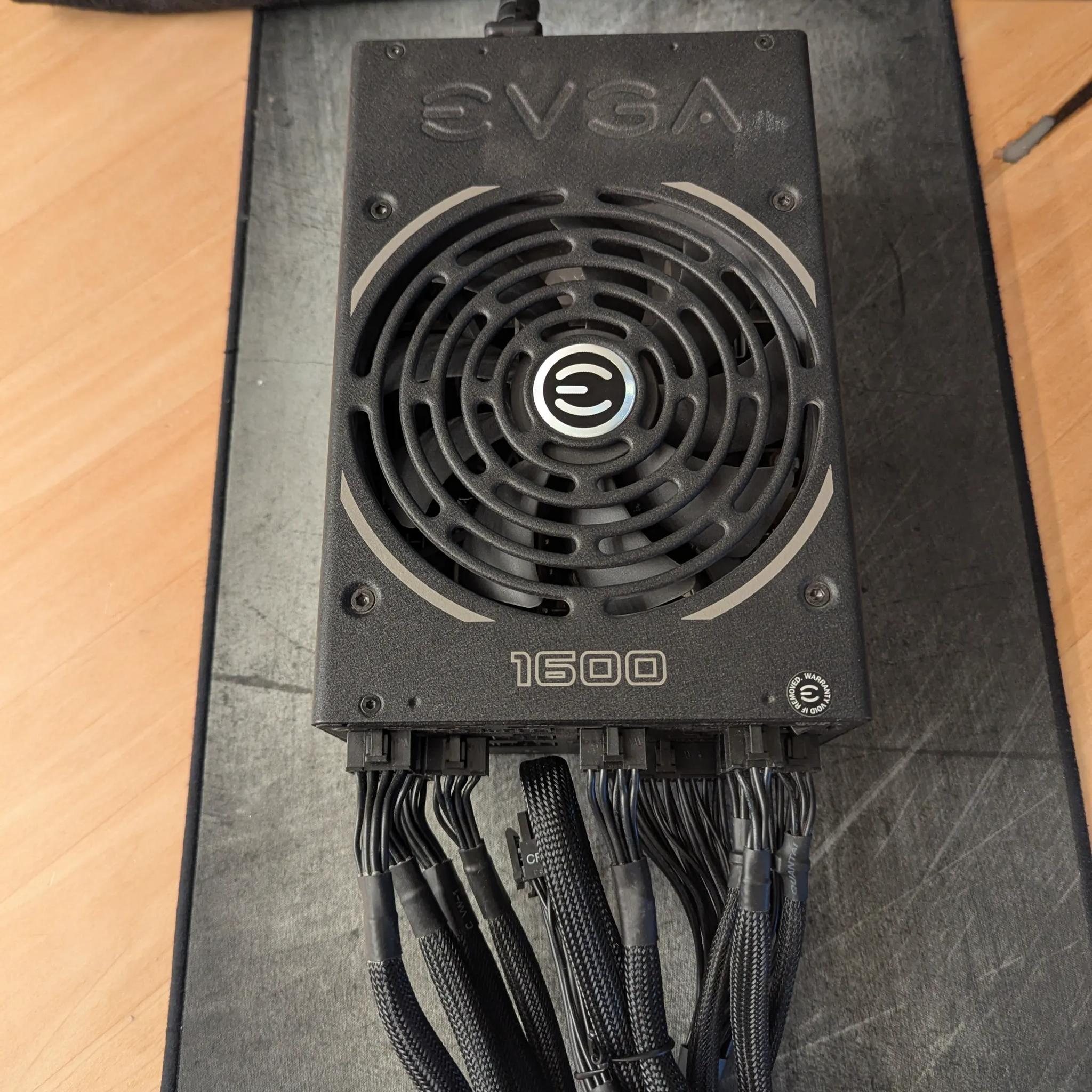 🔹 EVGA SuperNOVA 1600W P2 | Fully modular | 80+ Platinum
