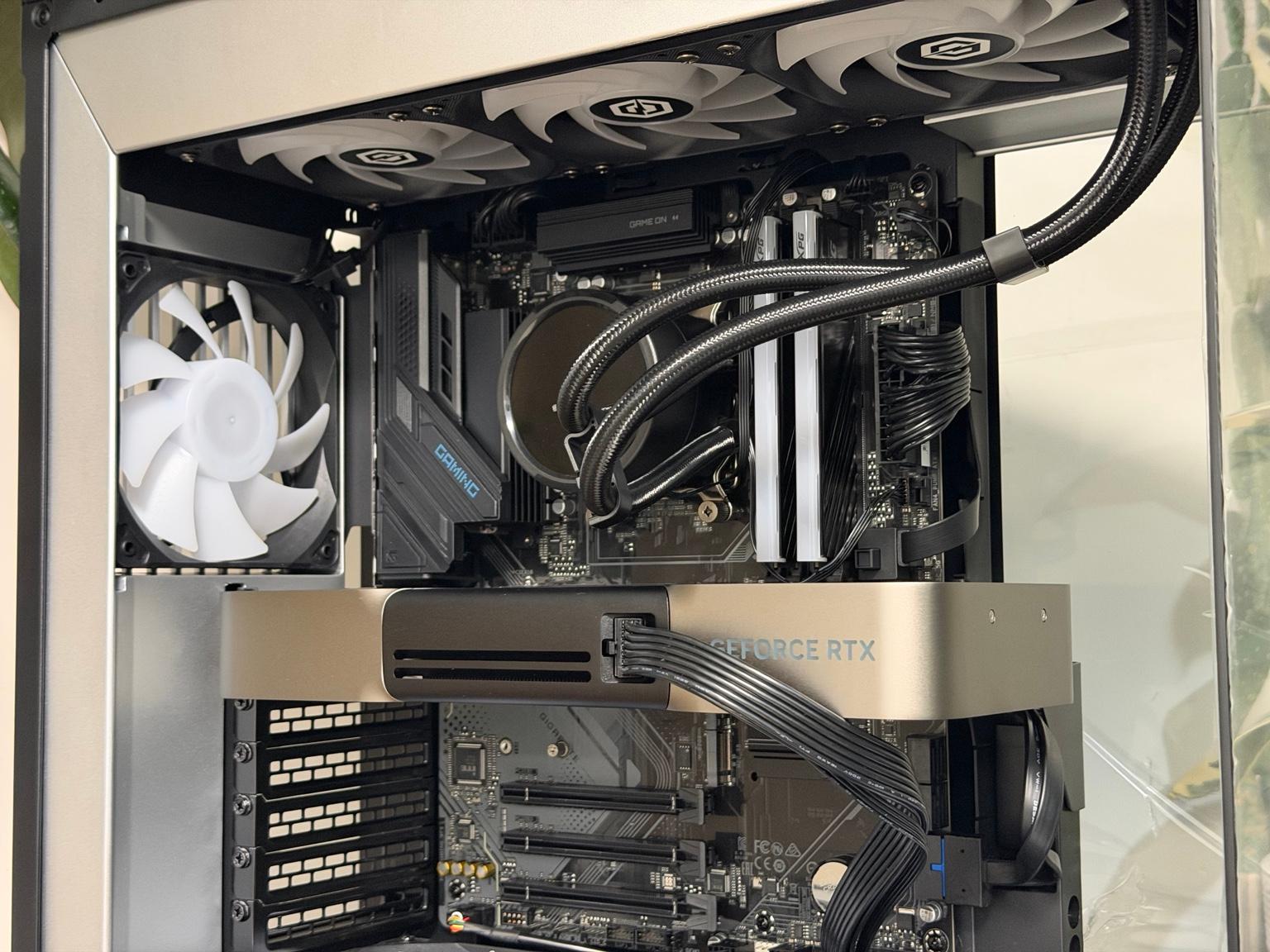 RTX 5080 Founders Edition | Ryzen 7 9800X3D | 32GB DDR5 | 1TB NVMe | Phanteks EVOLV X2