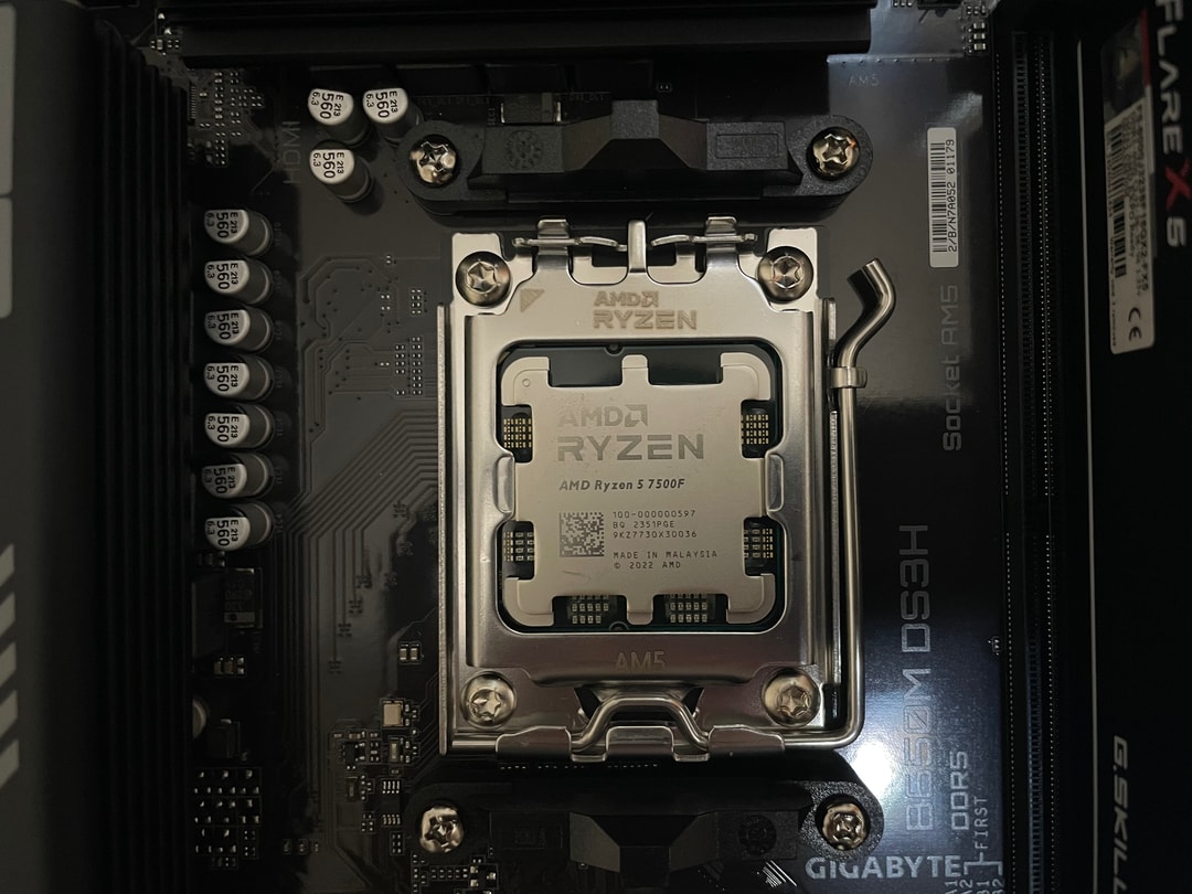 AM5 Bundle] AMD Ryzen 5 7500F / Gigabyte B650M DS3H / G.Skill 32GB