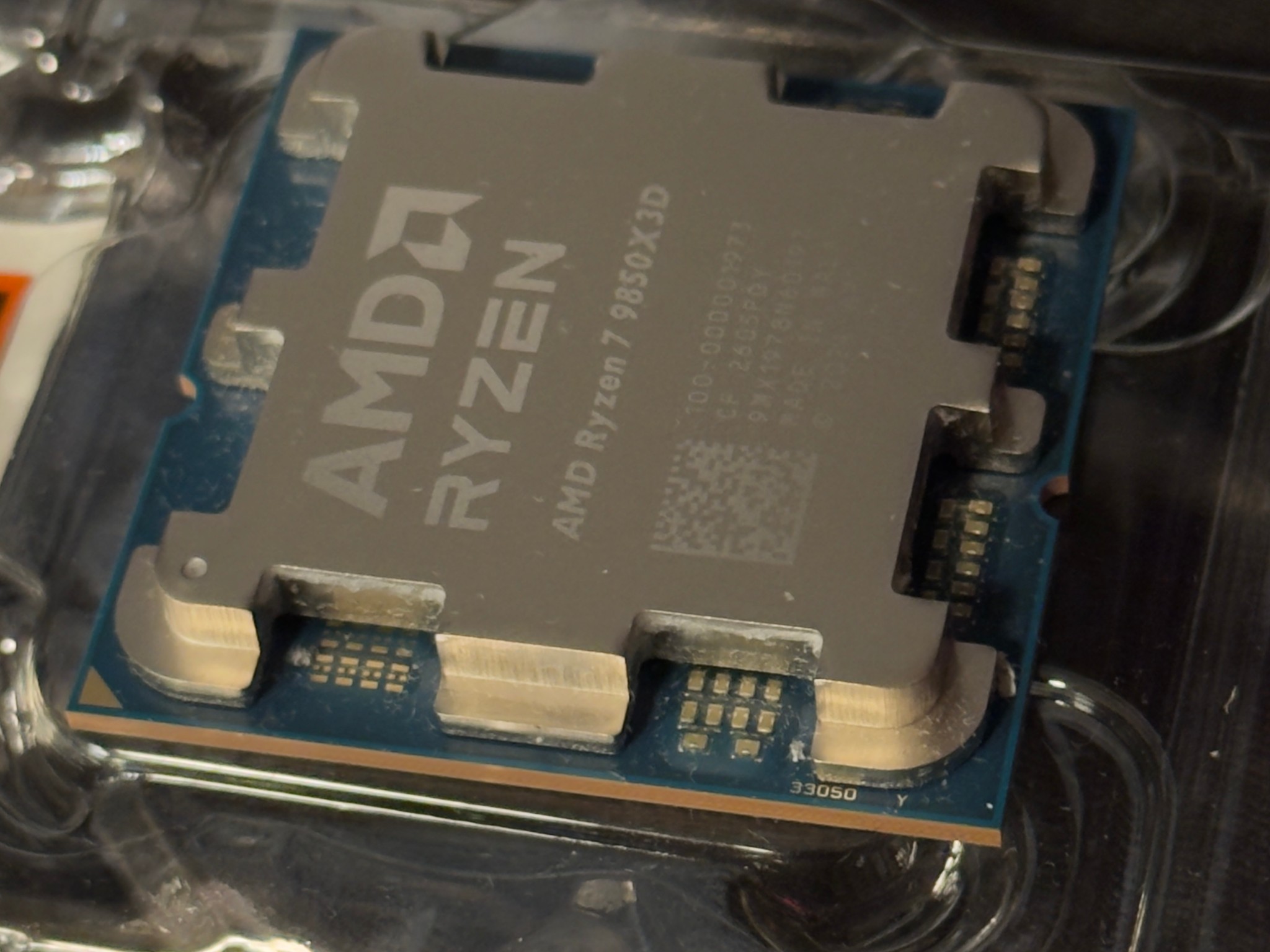 AMD Ryzen 7 9850X3D