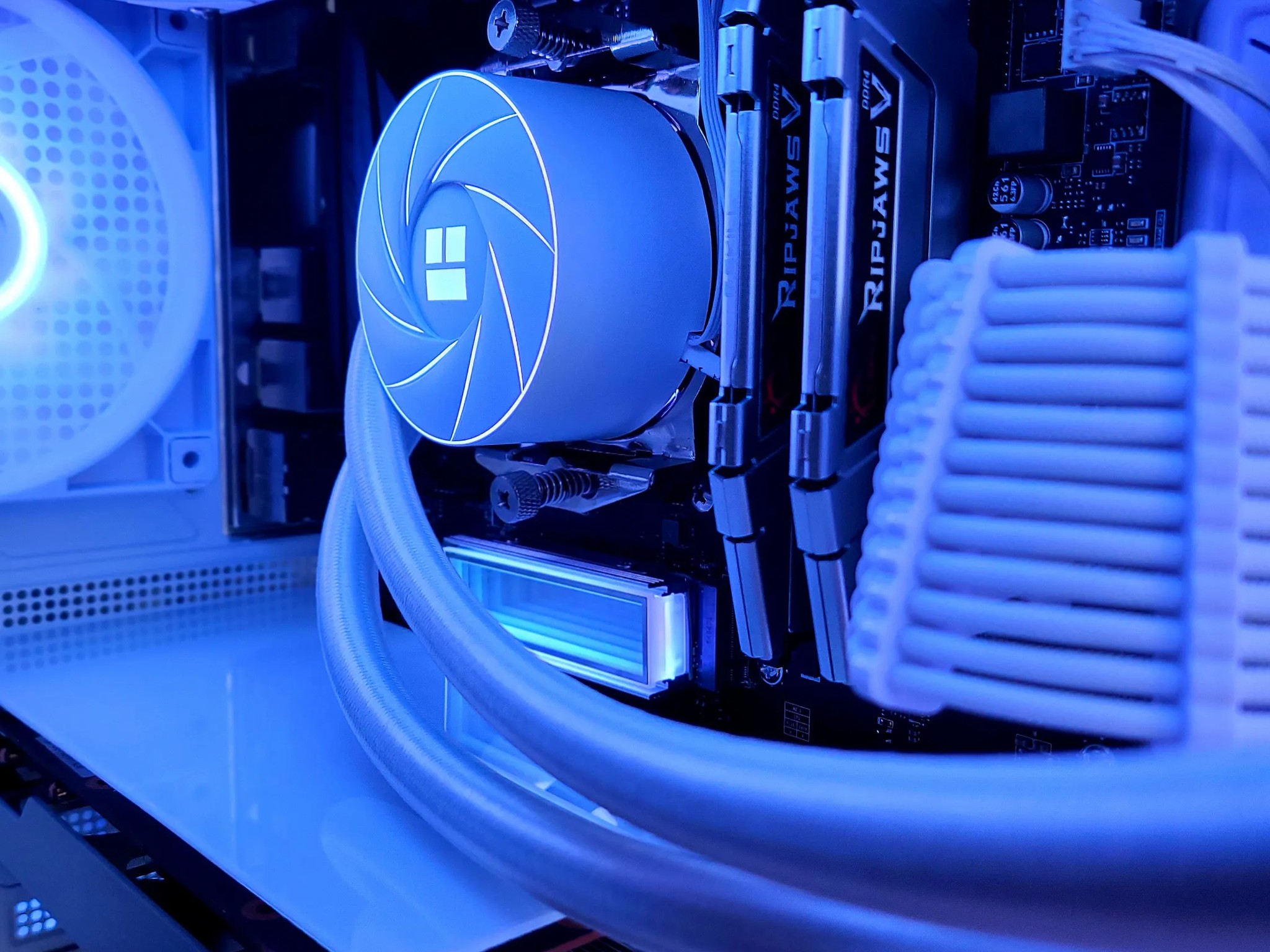 ⚪⚪ AMD Radeon RX 6600 8 GB | AMD Ryzen 7 3800X 8-Core CPU | 16 GB Ram | 1 TB SSD ⚪⚪