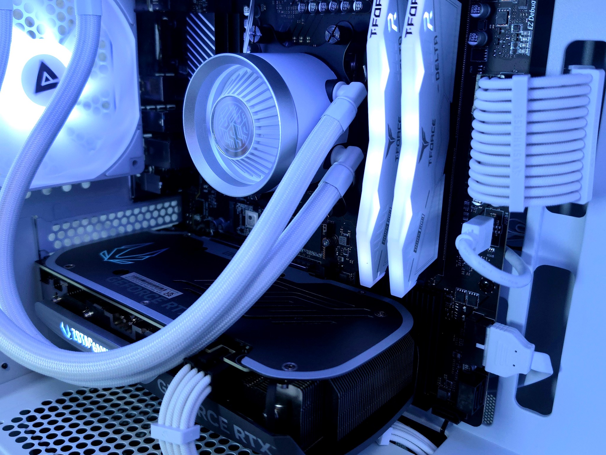 Zotac RTX 5070 🤍 Ryzen 7 8700F