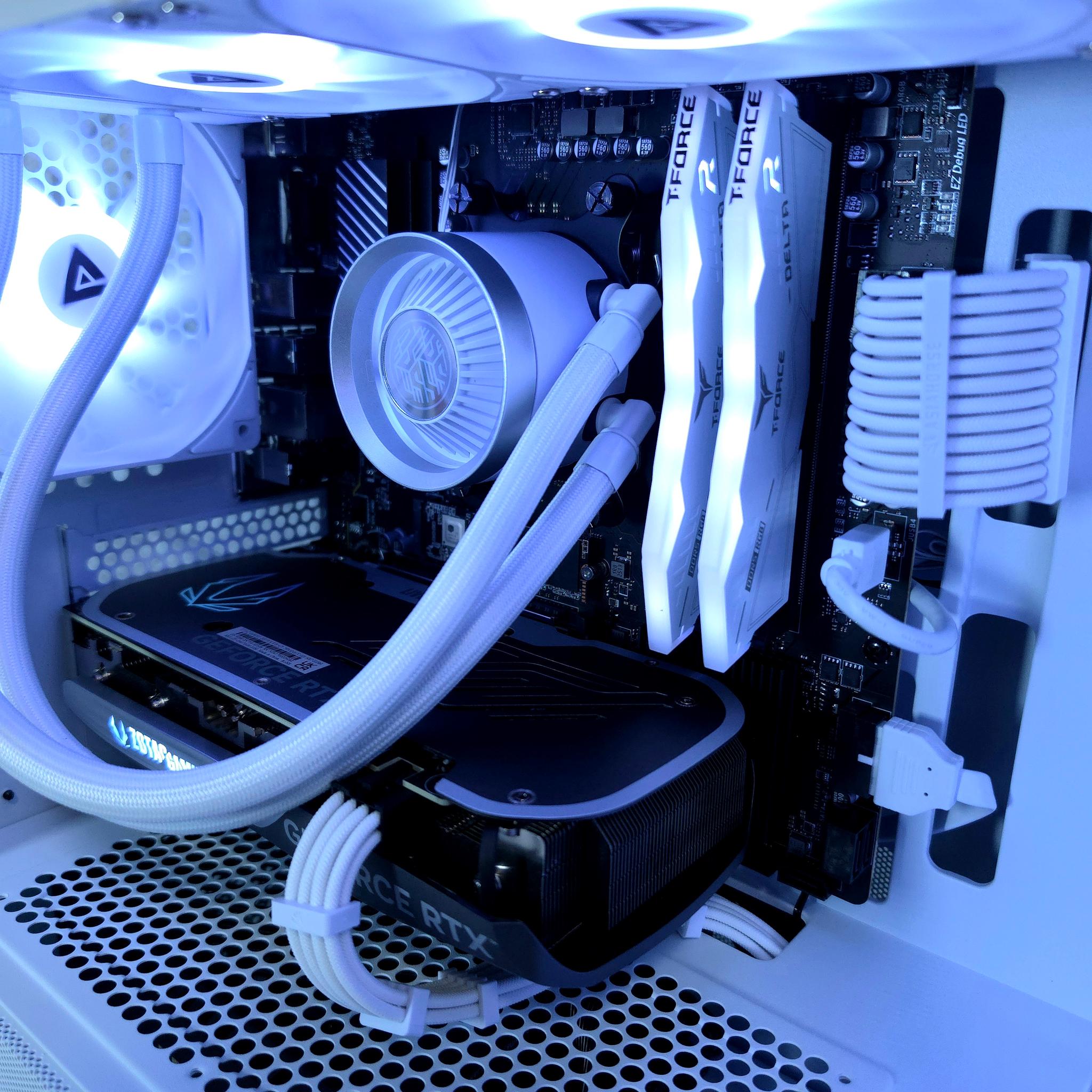 Zotac RTX 5070 🤍 Ryzen 7 8700F