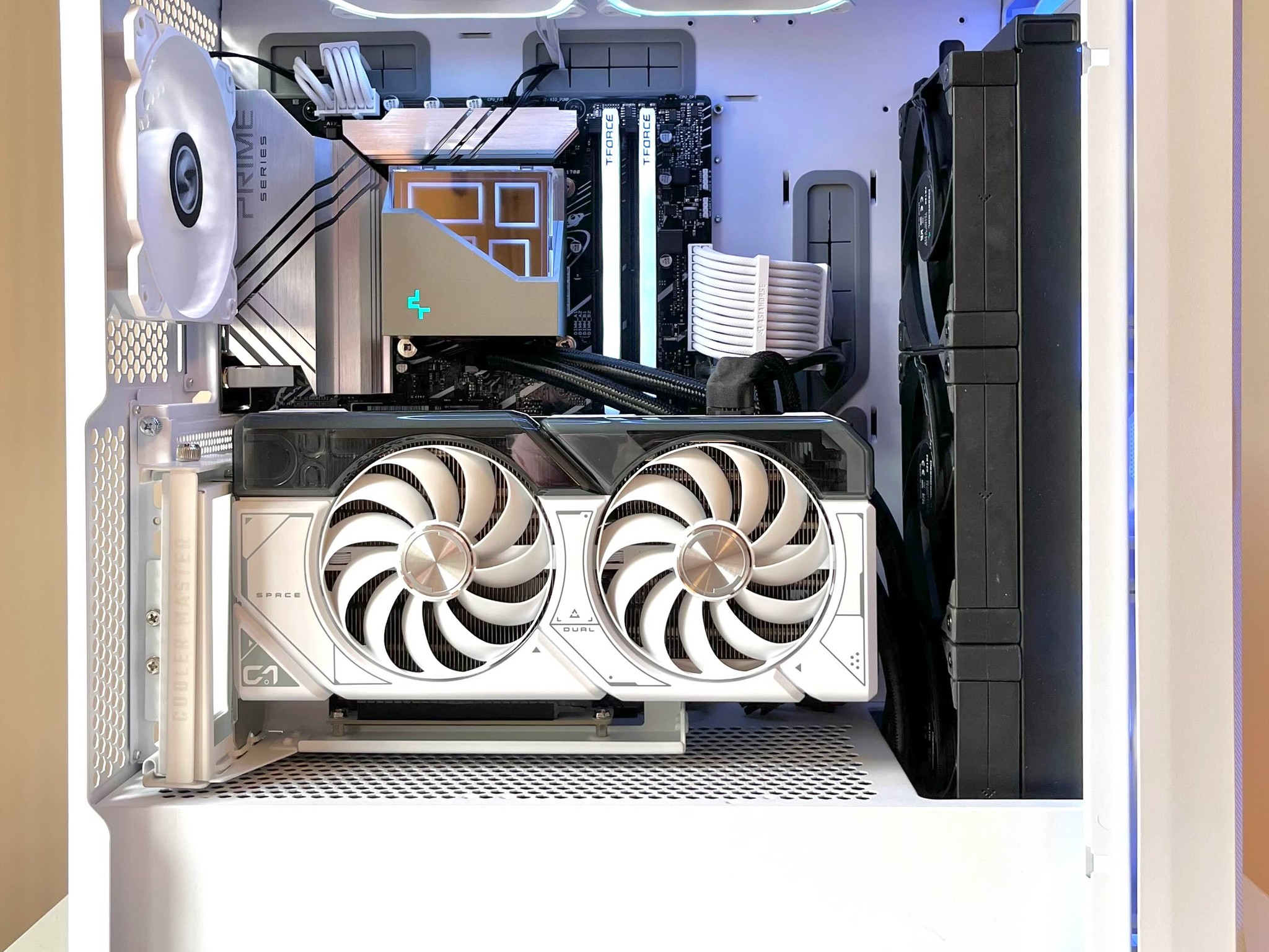 🍪🐻‍❄️| RTX 4070 Super 12gb, i7 13700k, 32gb DDR5, 2tb SSD, AIO Liquid Cooled White Gaming PC