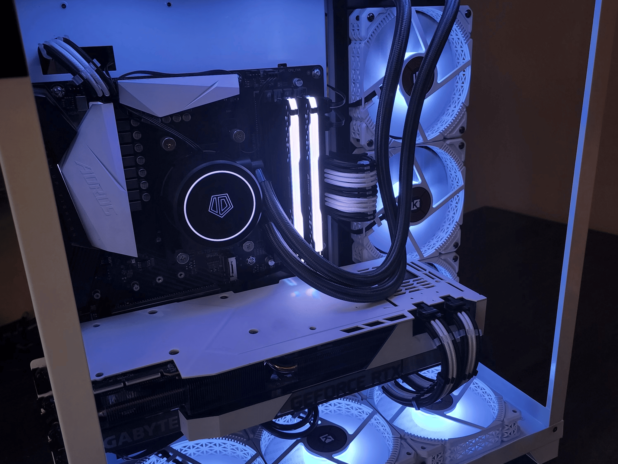 AMD Ryzen 9 5900X // Gigabyte Eagle GeForce RTX 3090 24GB // Corsair Vengeance RGB Pro 32GB 3200MHz