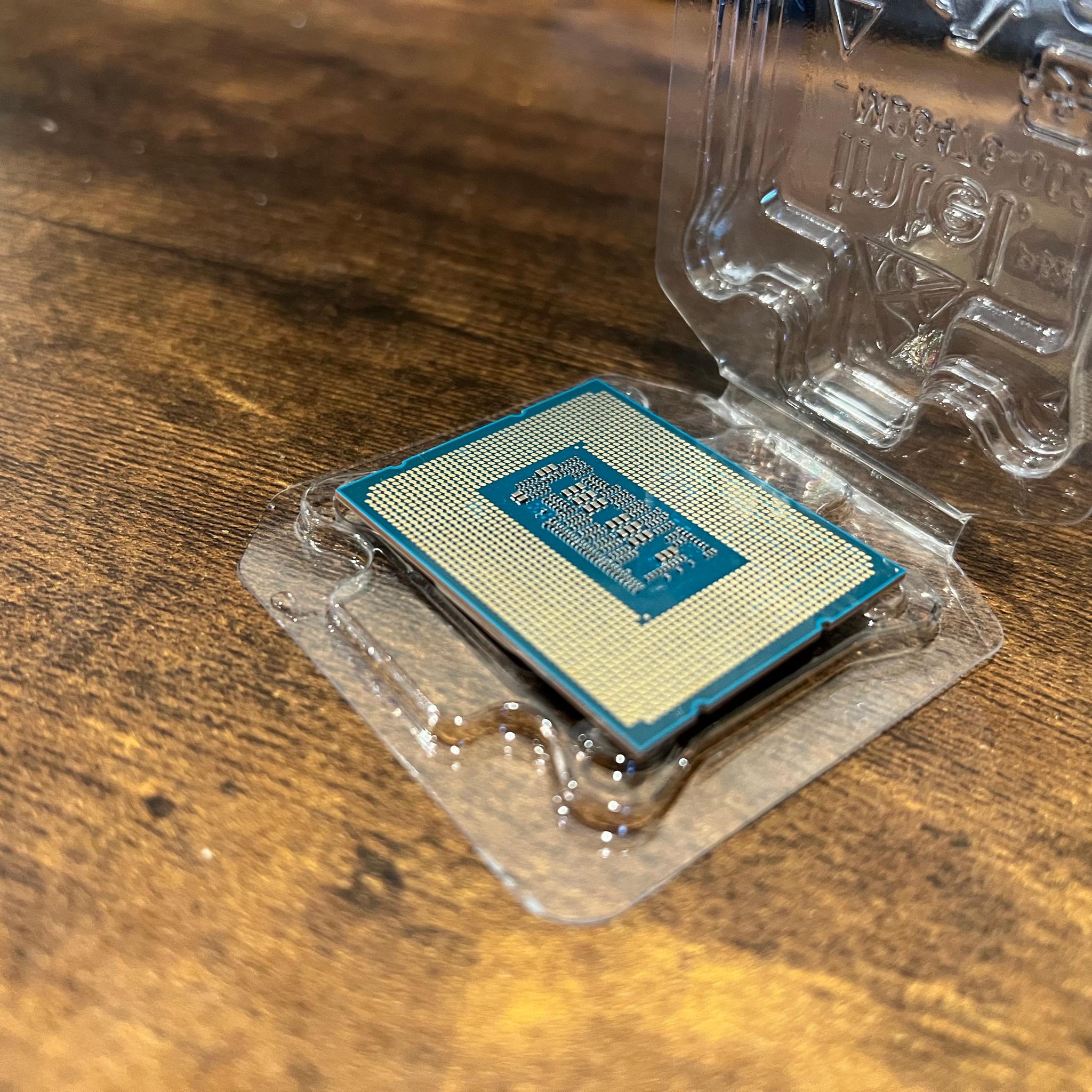 Intel Core i5-12600KF 10 Cores, 16 Threads CPU