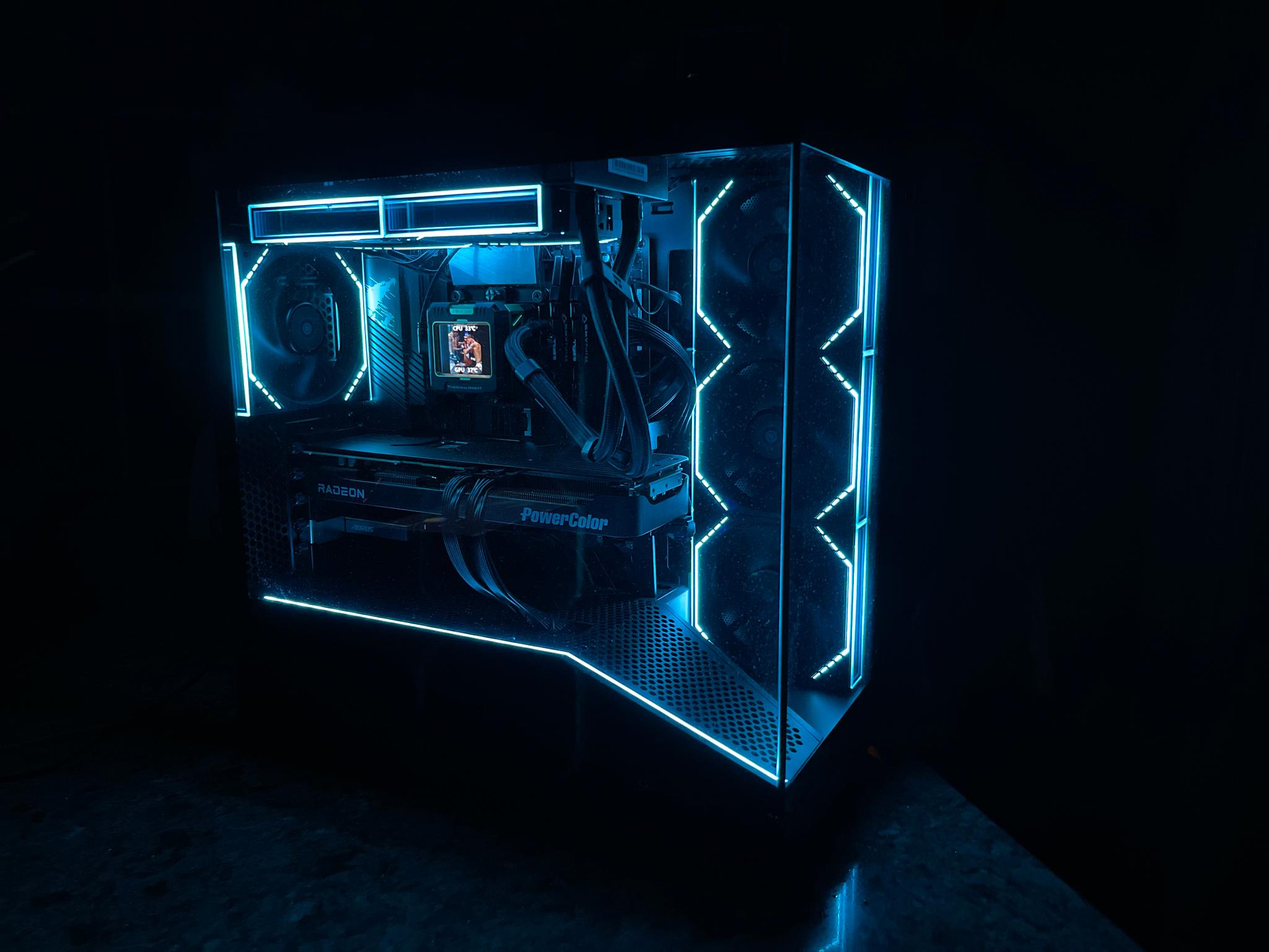 High End Gaming PC – i7‑14700K / RX 9070 XT / 32GB / 1TB With LCD Screen AIO
