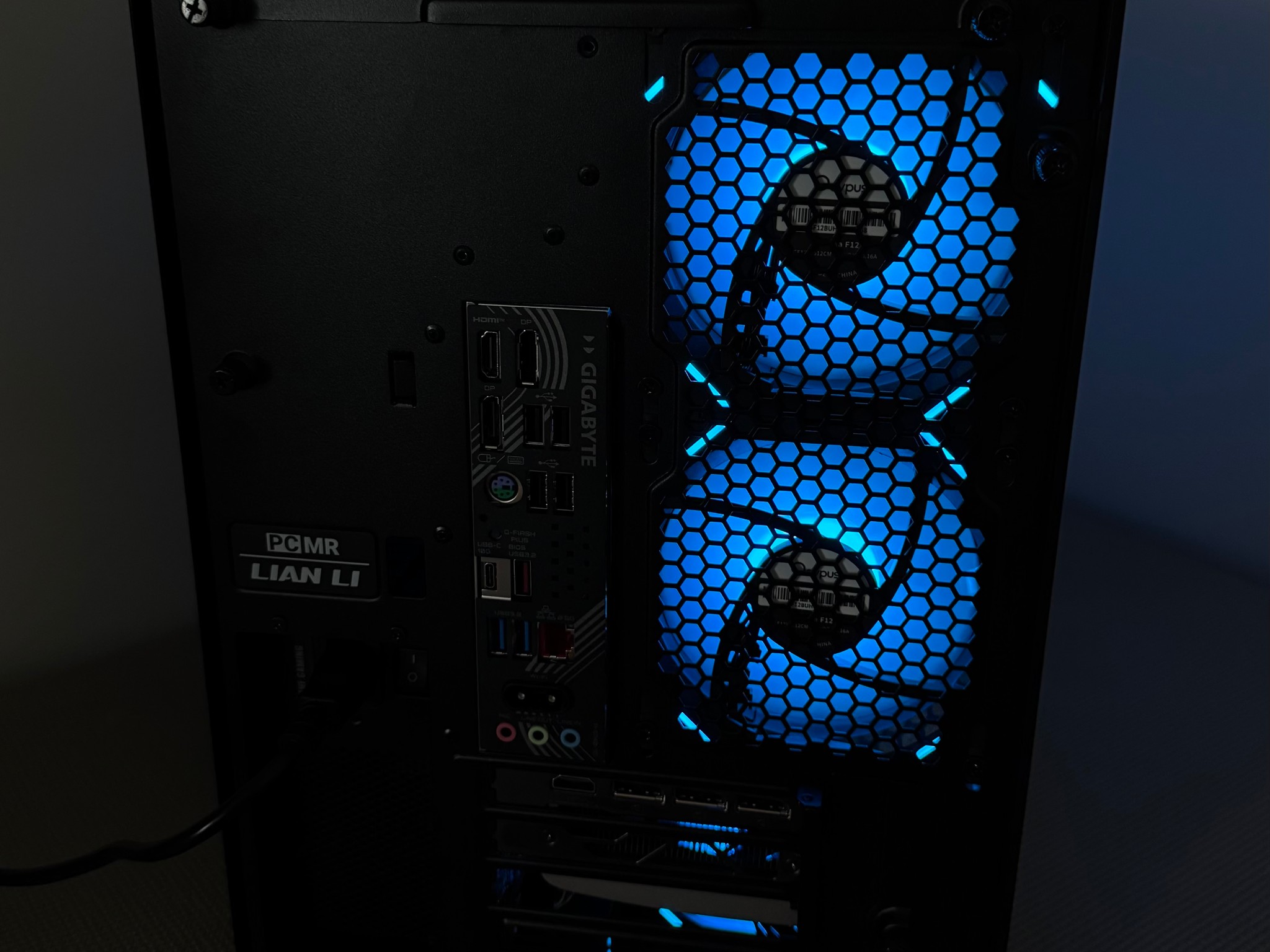 RTX 5070ti | Ryzen 7 7800X3D | 32GB DDR5 6000MT/s | 2TB NVMe