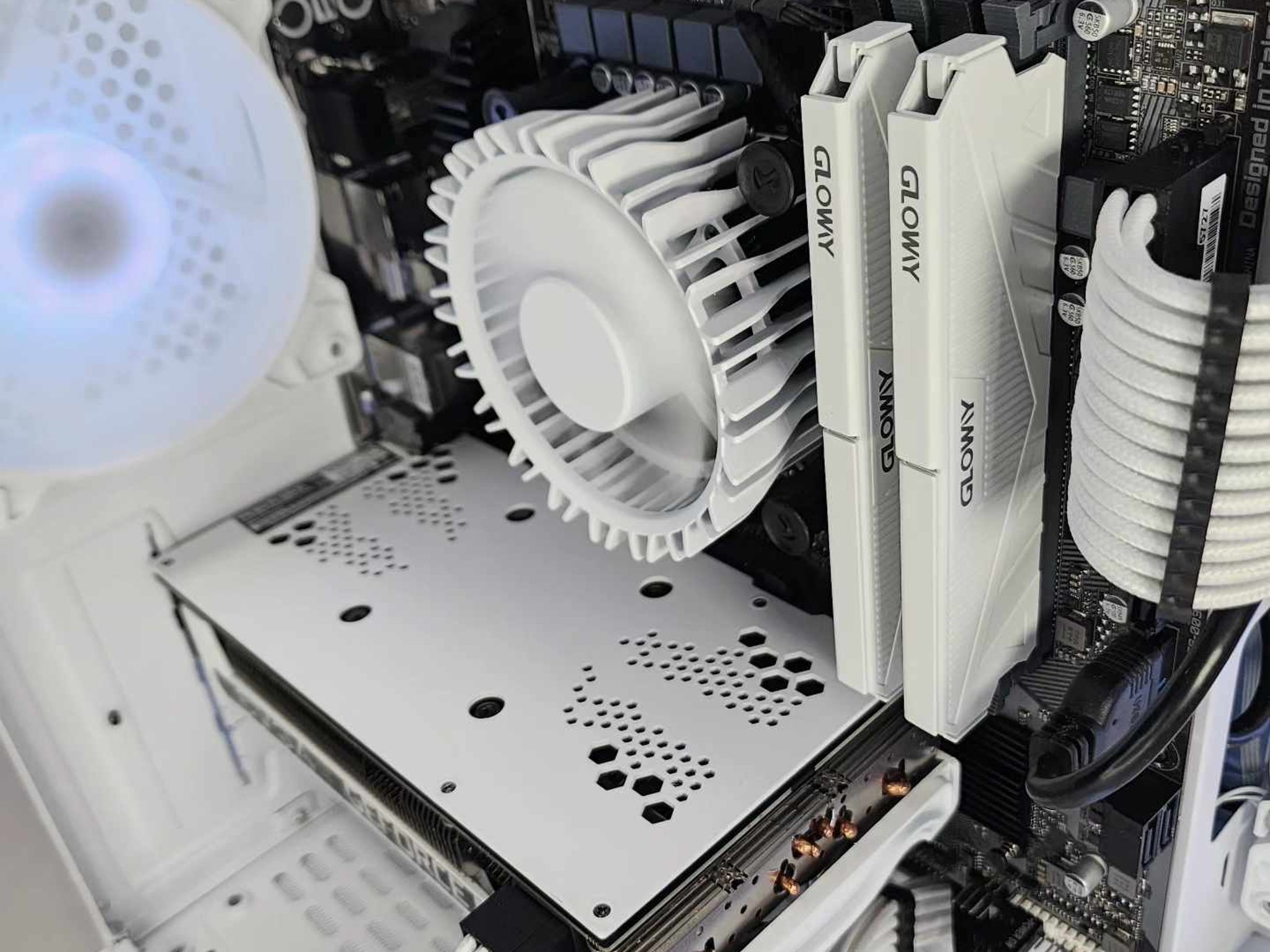 🤍🤍 RTX 3060 Ti // Core i3 13100F // 16GB 3200MHz // 1TB NVMe Gen 3