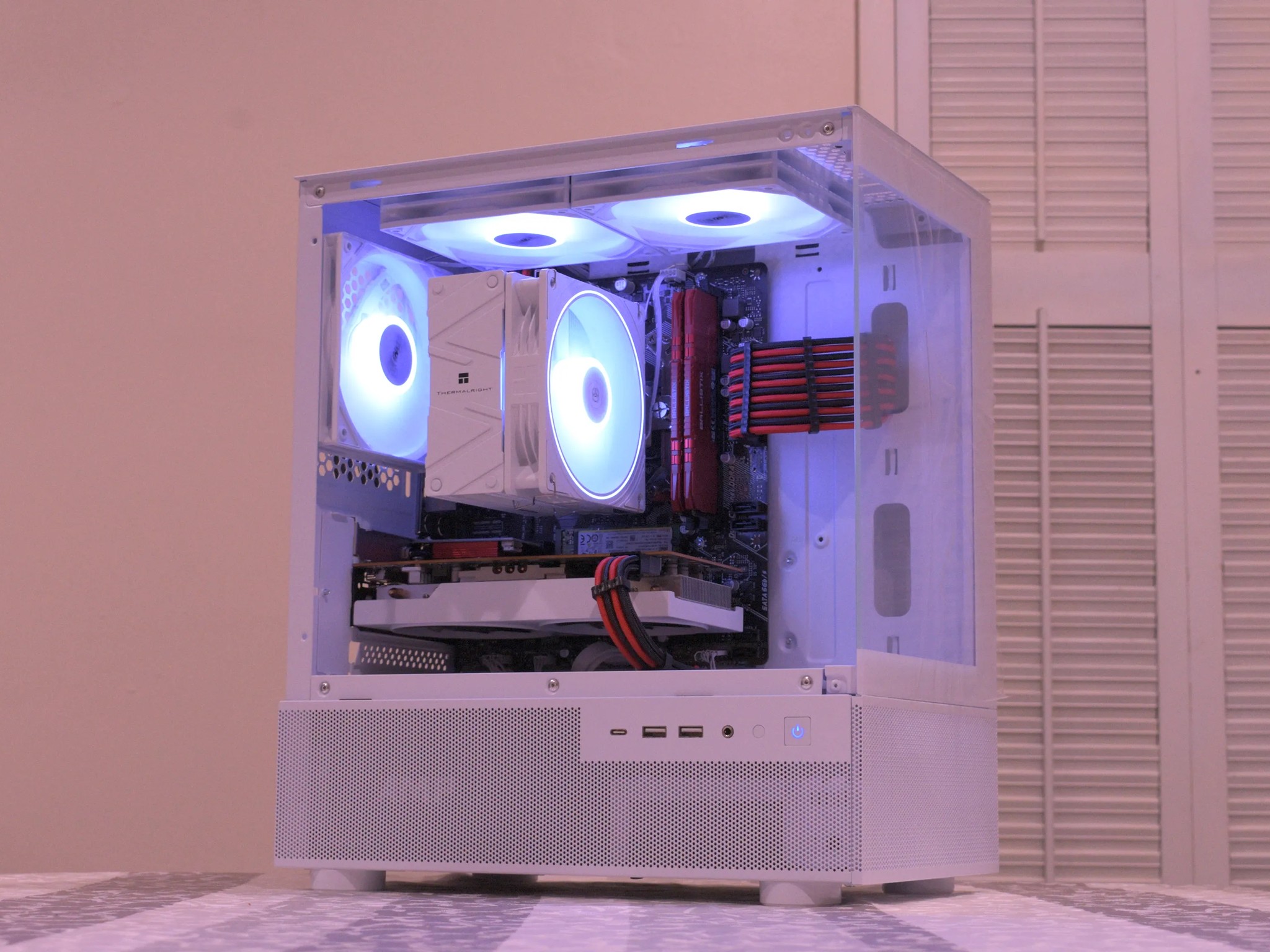 1080p Beast | Ryzen 5 3600 | RX 6600 8GB | 32GB DDR4 | 1TB nVME SSD | 1080p White/Red Gaming PC RGB
