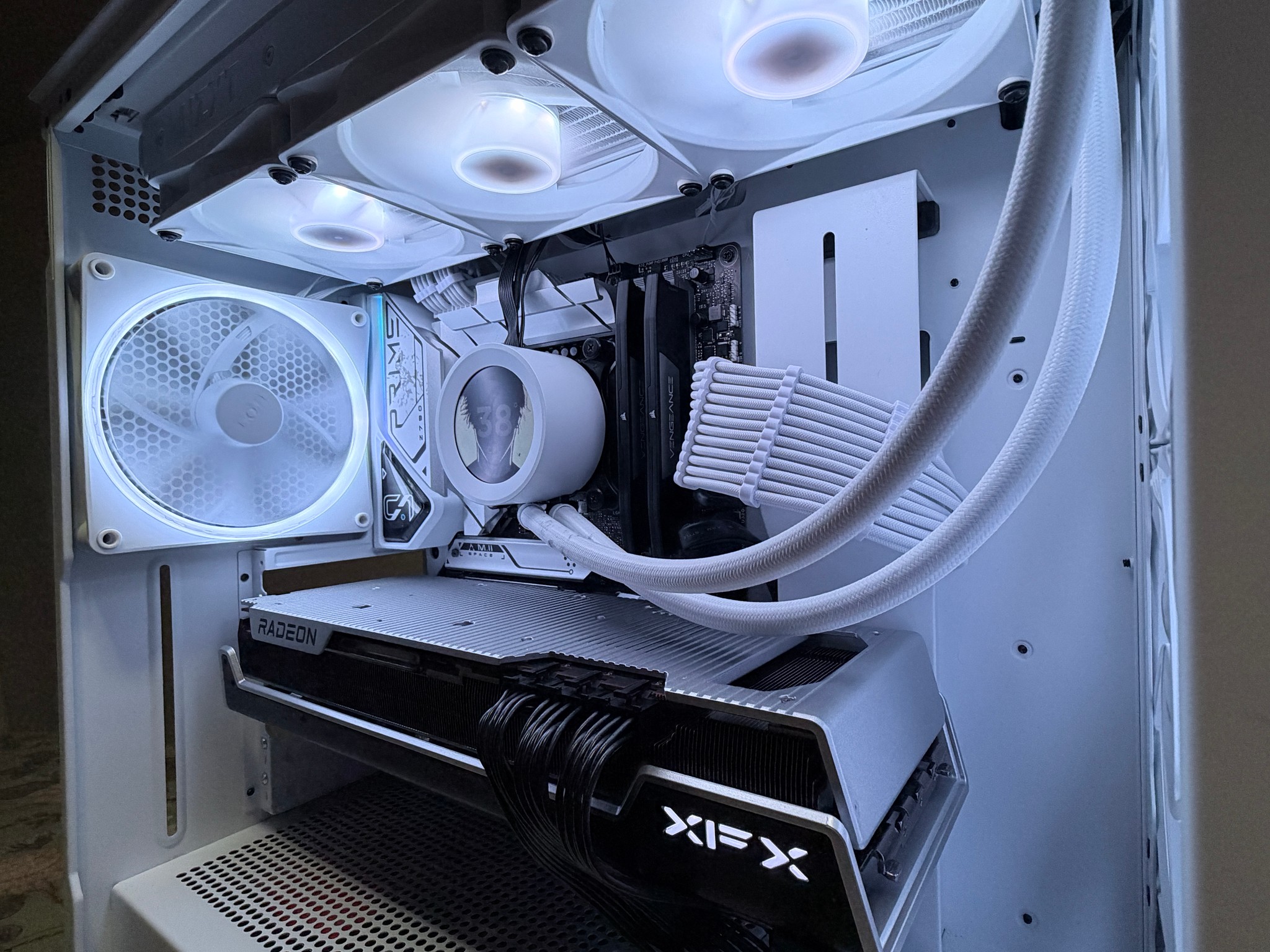 XFX 7900 XTX 24GB | ❄️ WHITE GAMING PC ❄️| INTEL I7 13700K | 32GB DDR5| 1TB SSD | 1200w Power Supply