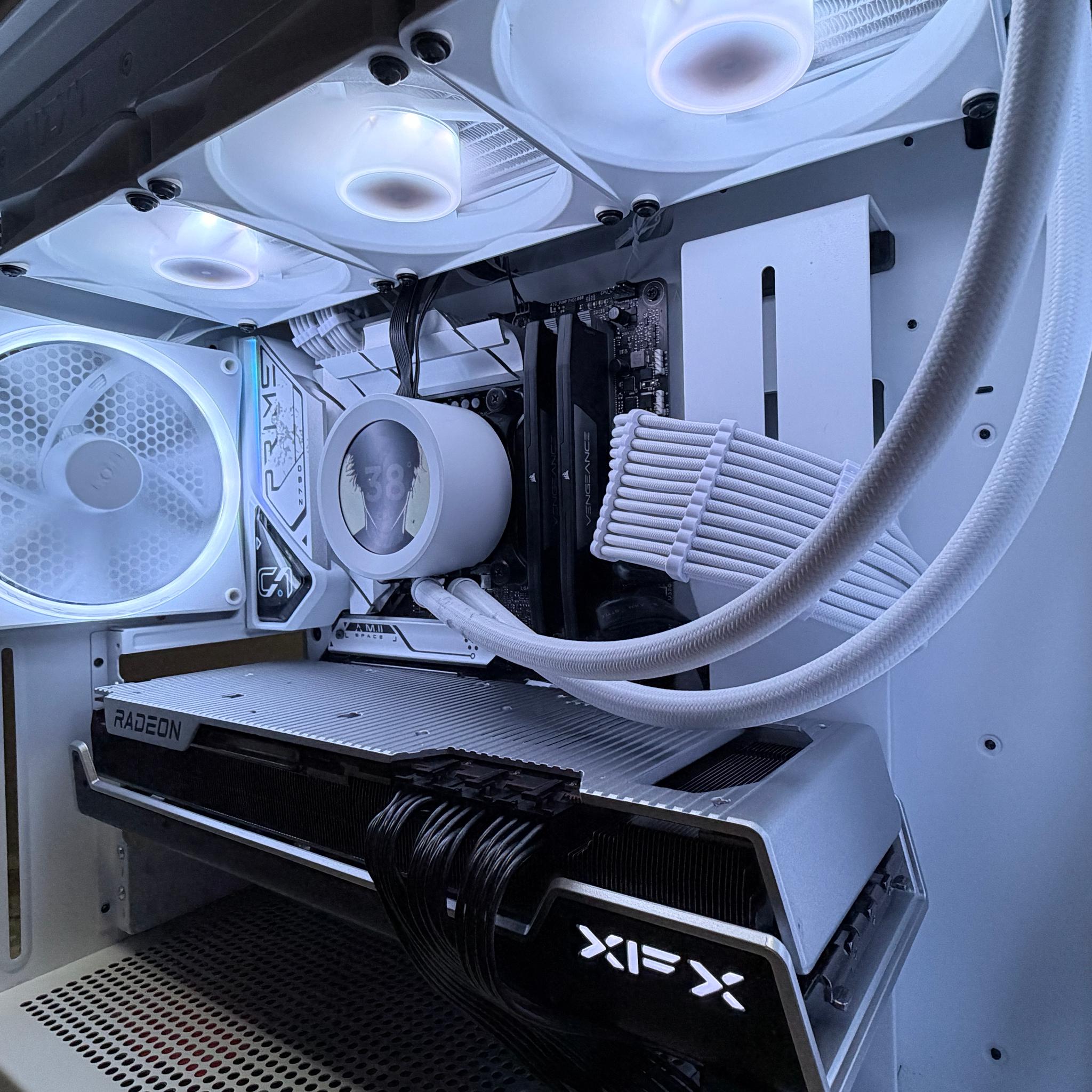 XFX 7900 XTX 24GB | ❄️ WHITE GAMING PC ❄️| INTEL I7 13700K | 32GB DDR5| 1TB SSD | 1200w Power Supply