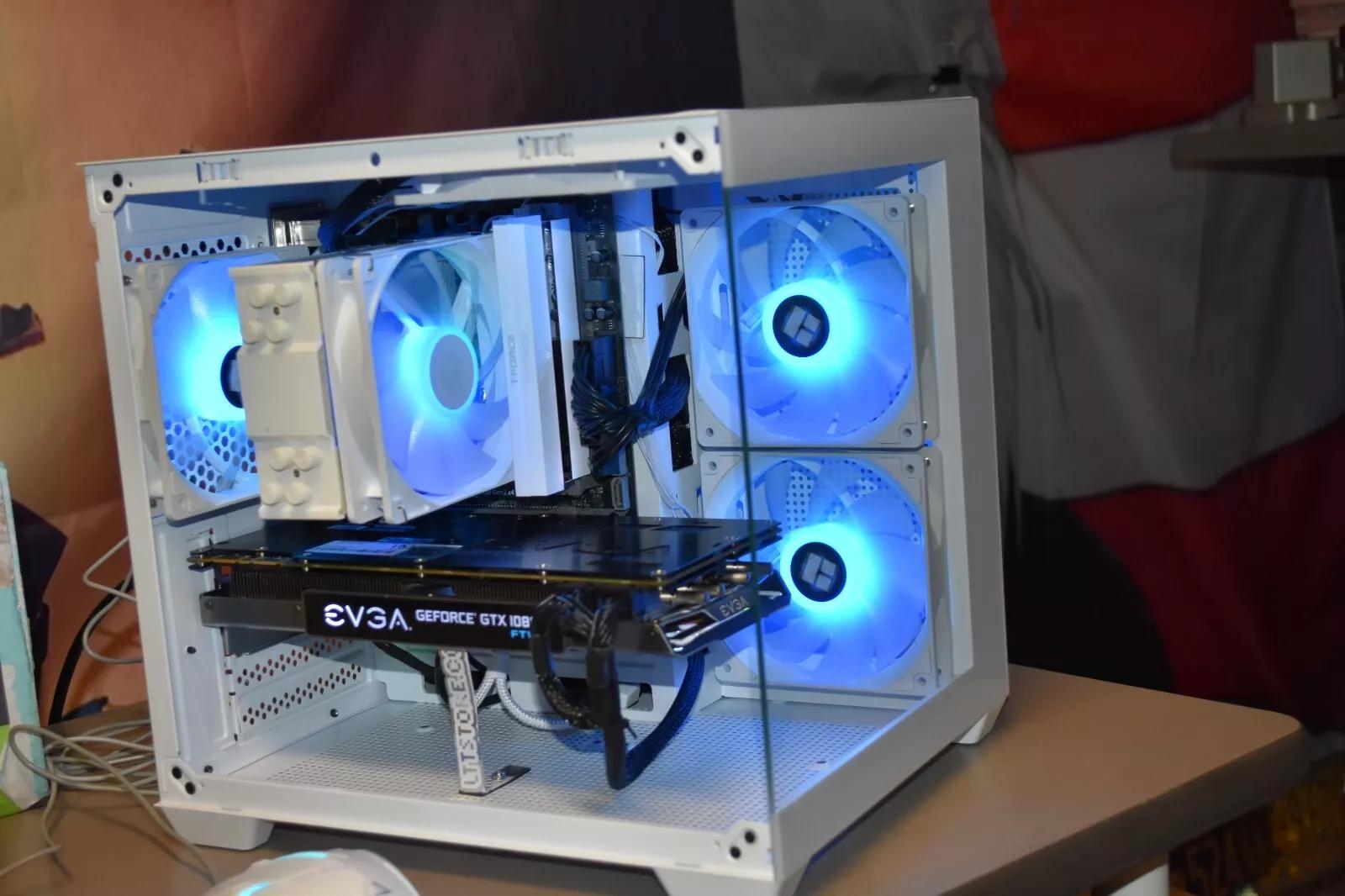 Gaming PC Intel I 5 9400F RGB  16 GBS of Ram GPU Evga G Force FTW 1080 8 GB NVME 1TB 600 Watt PSU