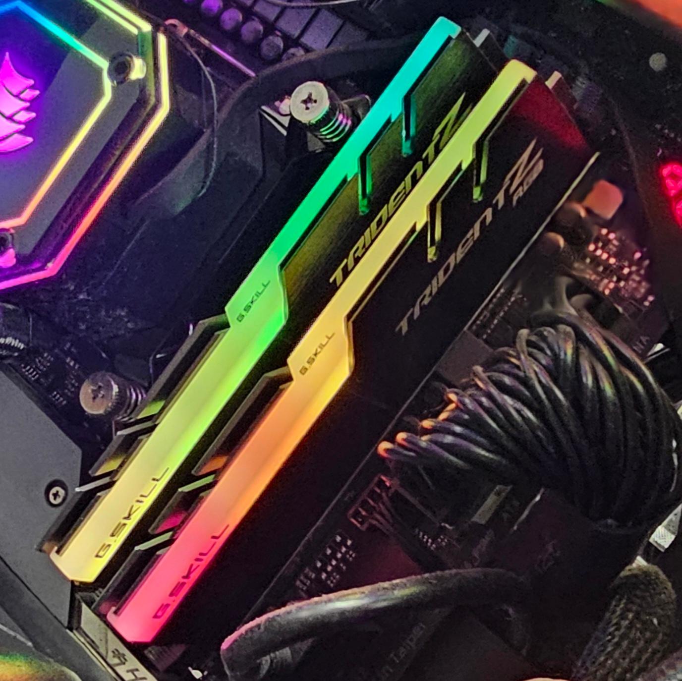 32GB DDR4 (2x16GB) RAM CL16 3200MT/s G.Skill Trident Z RGB