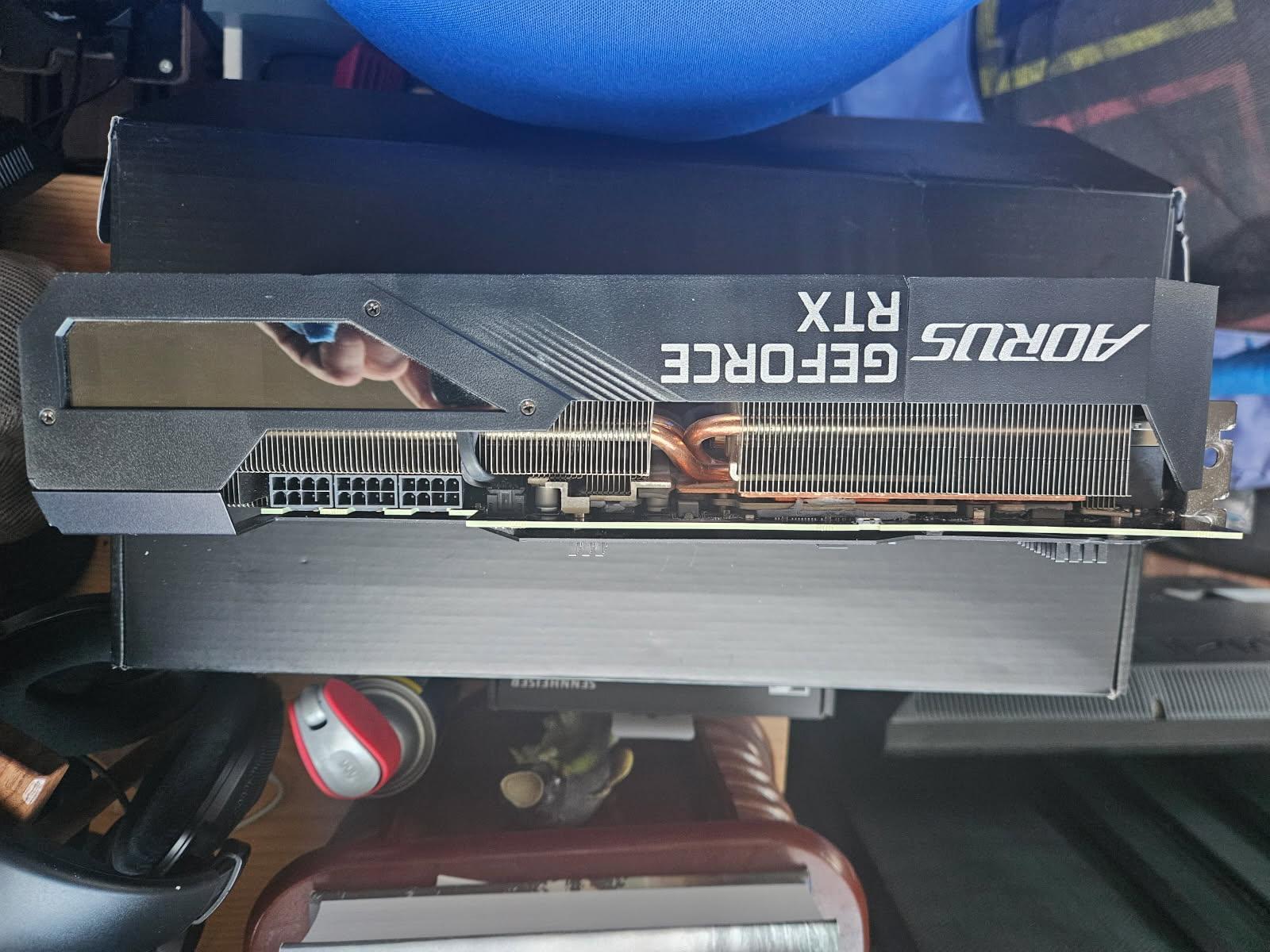 Gigabyte Auros Master Nvidia RTX 3080 12 GB repasted and padded