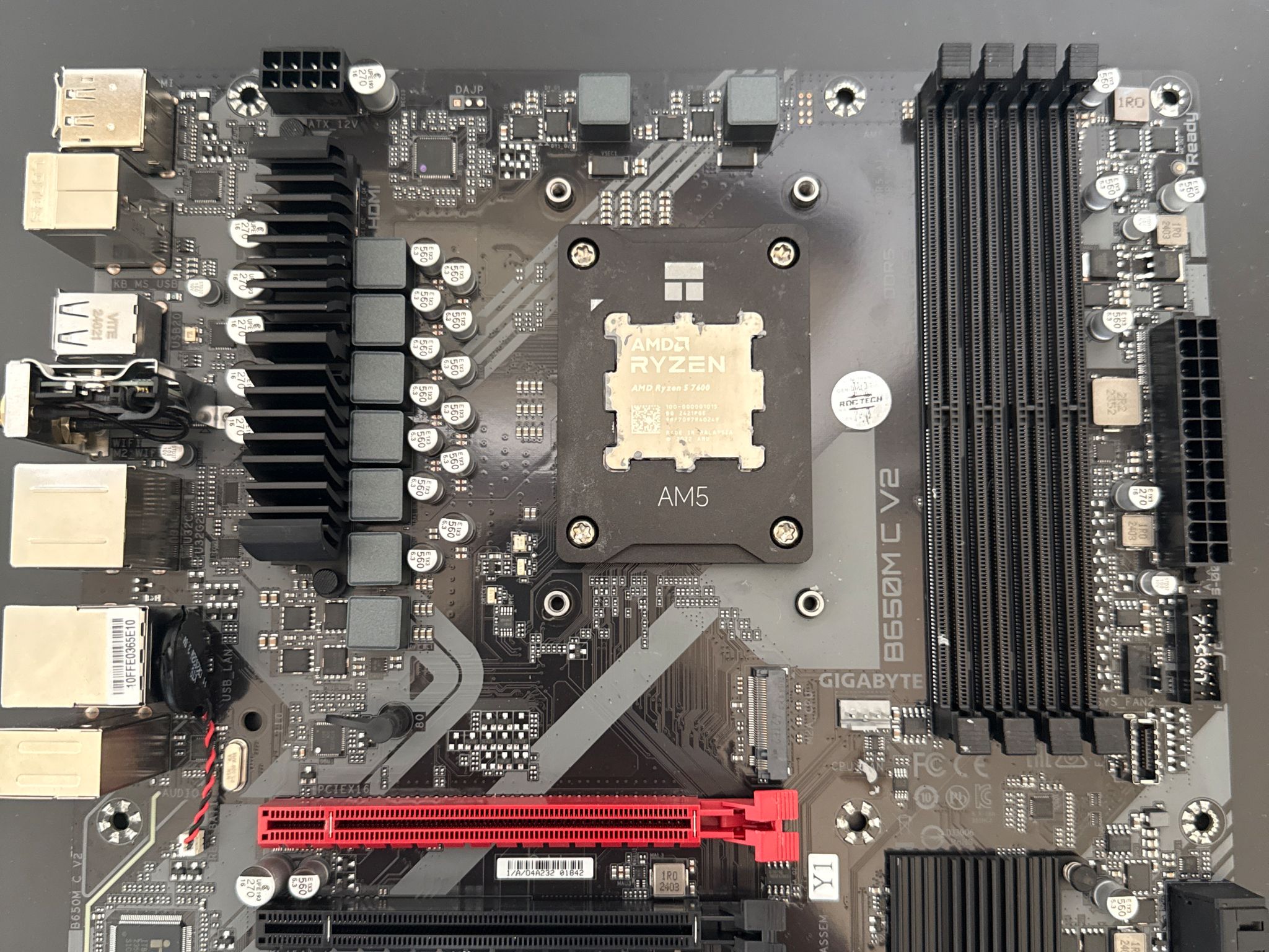 Gigabye B650M C V2 + Ryzen 5 7600 MOBO/CPU Combo
