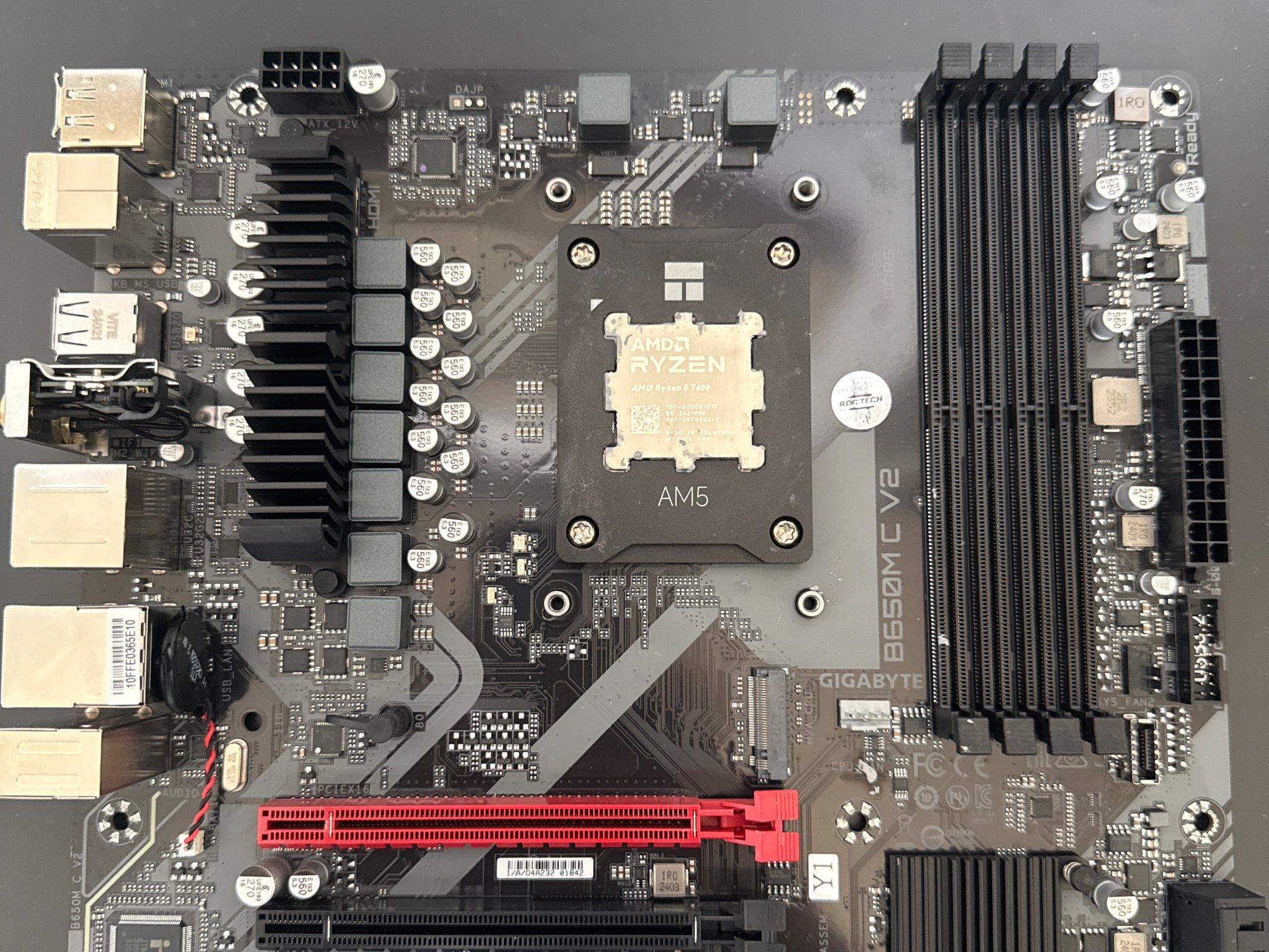 Gigabye B650M C V2 + Ryzen 5 7600 MOBO/CPU Combo