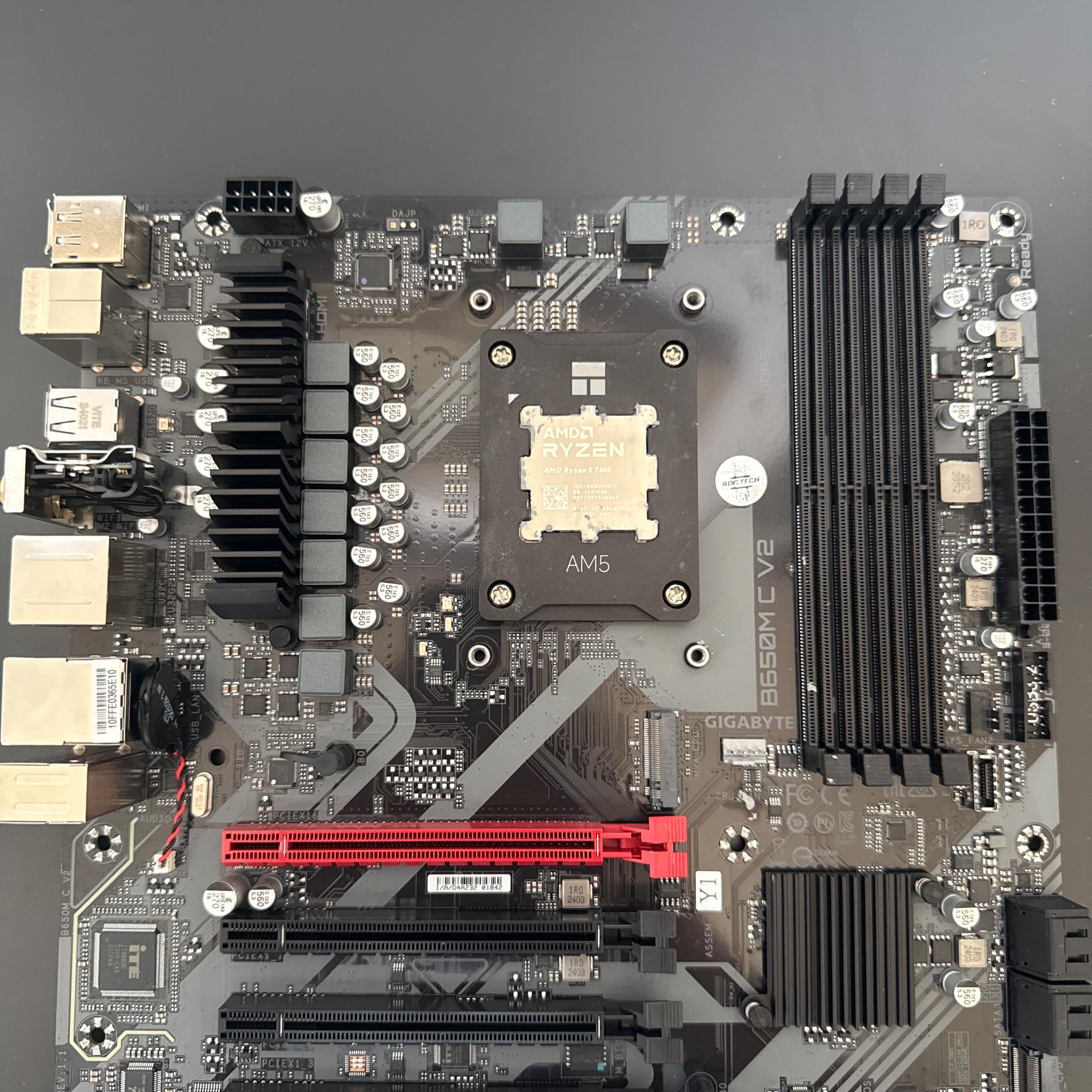 Gigabye B650M C V2 + Ryzen 5 7600 MOBO/CPU Combo