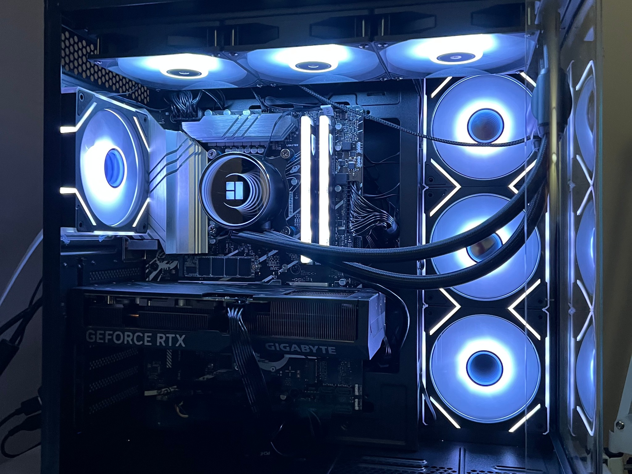 RTX 4070 gaming pc | Intel core i7 14700kf| 32gb ddr5| 2tb storage| 4k gaming