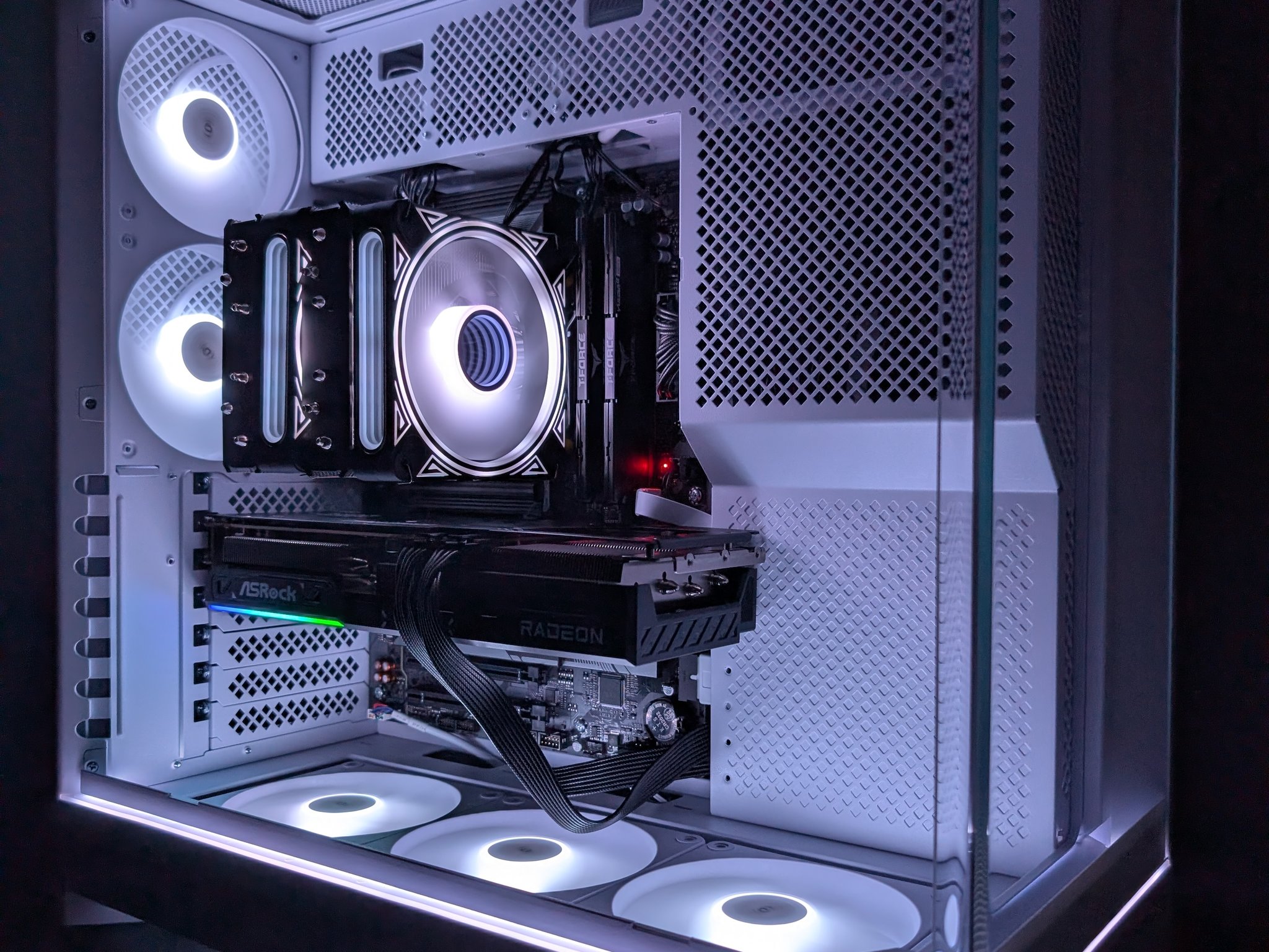 Gaming PC RX 9070-Ryzen 5 9600x-32 GB DDR5 6000-1 TB NVME mostly new