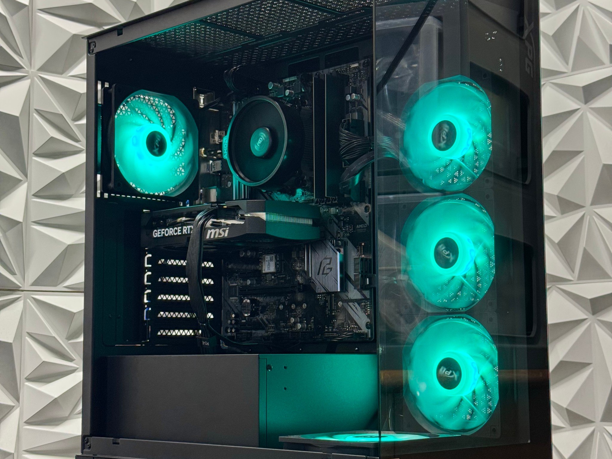 Rtx 5060 / Ryzen 5 5500 / 16GB Ram / 512GB SSD / Windows 11 Pro / RGB control