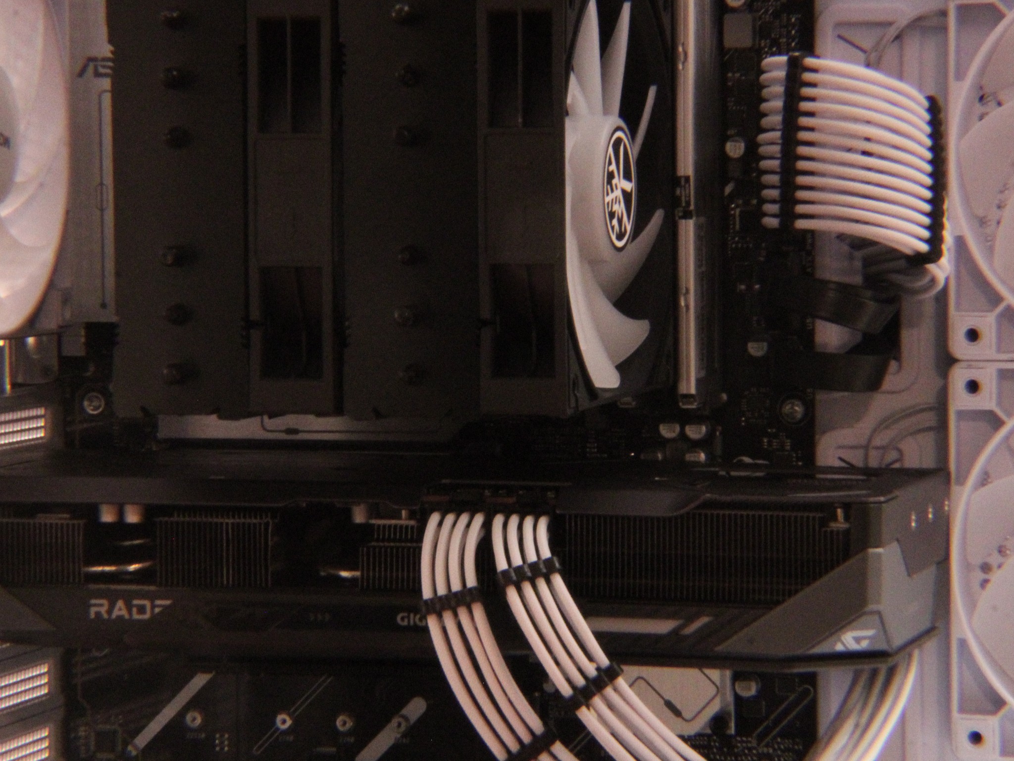 BEST VALUE GAMING PC - GIGABYTE RX 9070 - R5 7500X3D - 16GB DDR5 6000 (2X8) - 1TB NVME