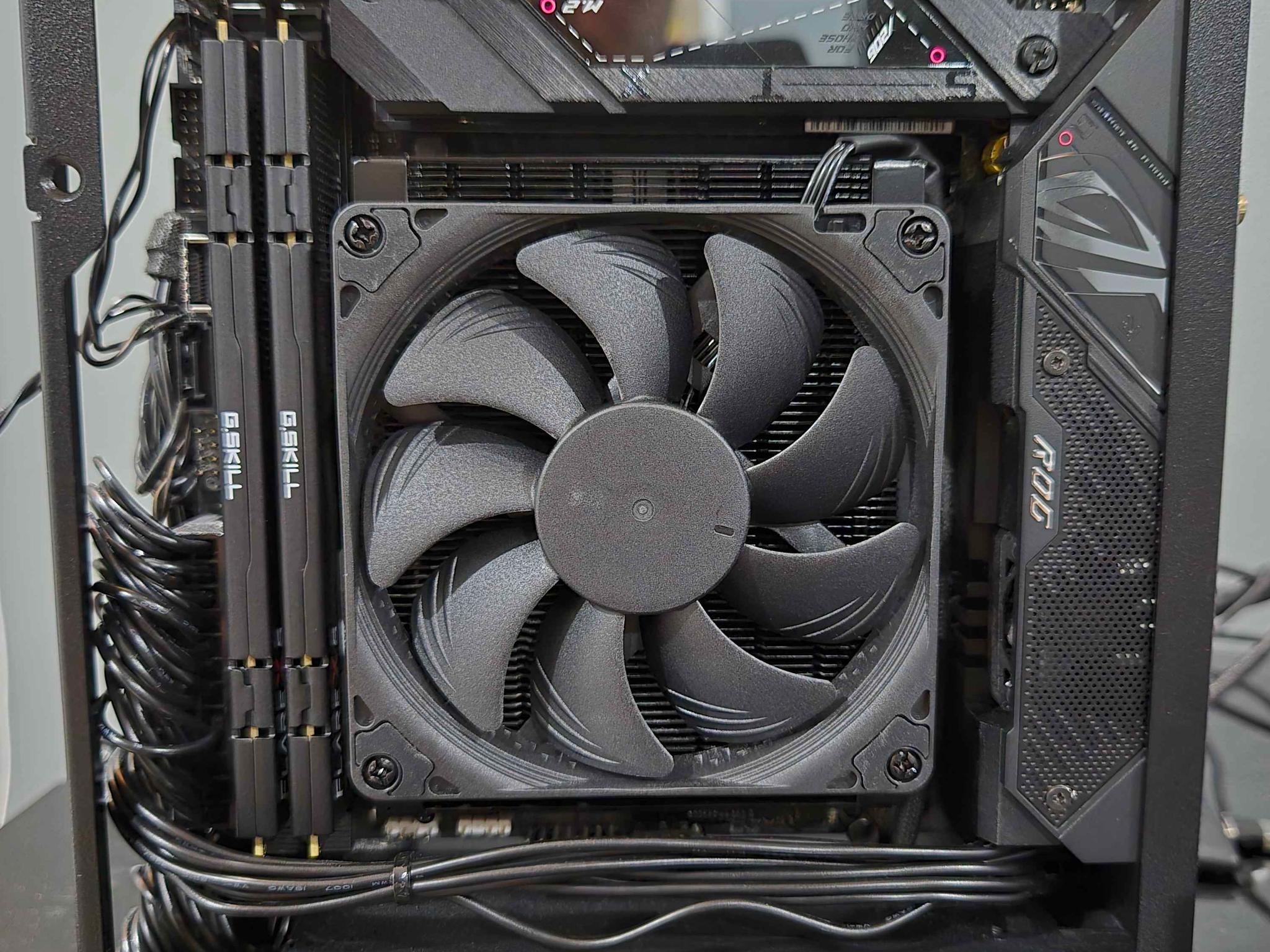 4L Velka 3 Gaming PC - Ryzen 7 7800X3D + RTX 5060 8GB/32GB RAM/2TB NVMe