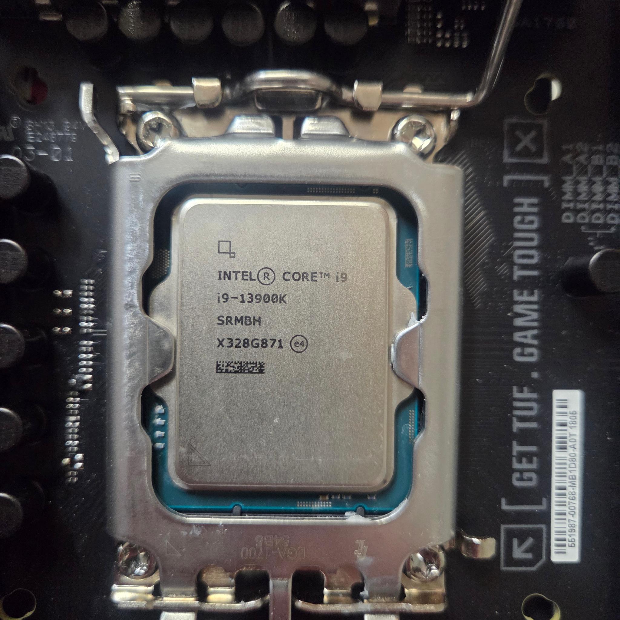 TUF GAMING Z790-PLUS WIFI - i9 13900k - 32gb ddr5 g skill trident z5 rgb 5600MHz
