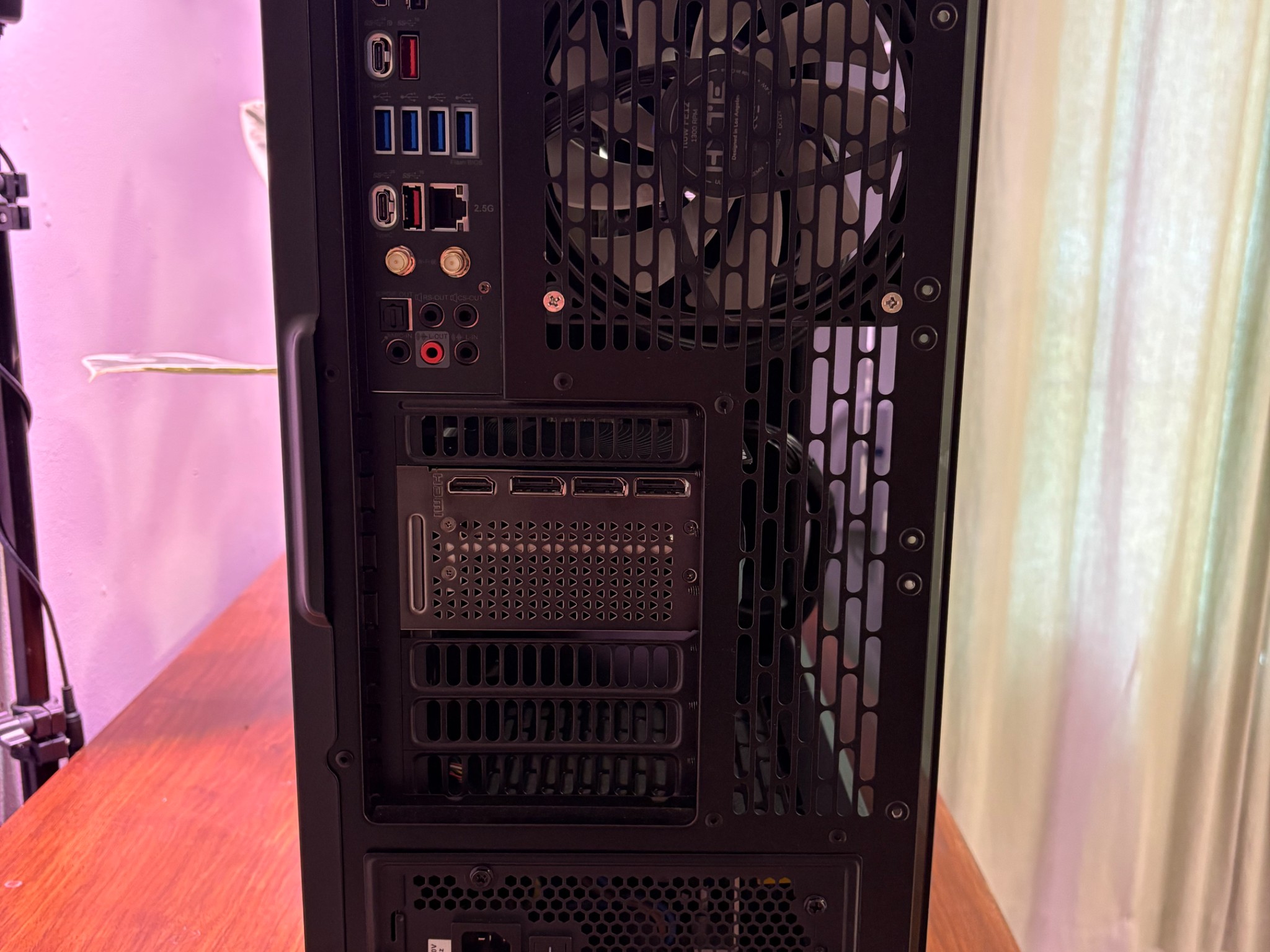 RTX 5070TI | Ryzen 7 7700X | 32GB DDR5 | 2TB SSD | 750W PSU | 5 x Fans | Fractal North ATX TG