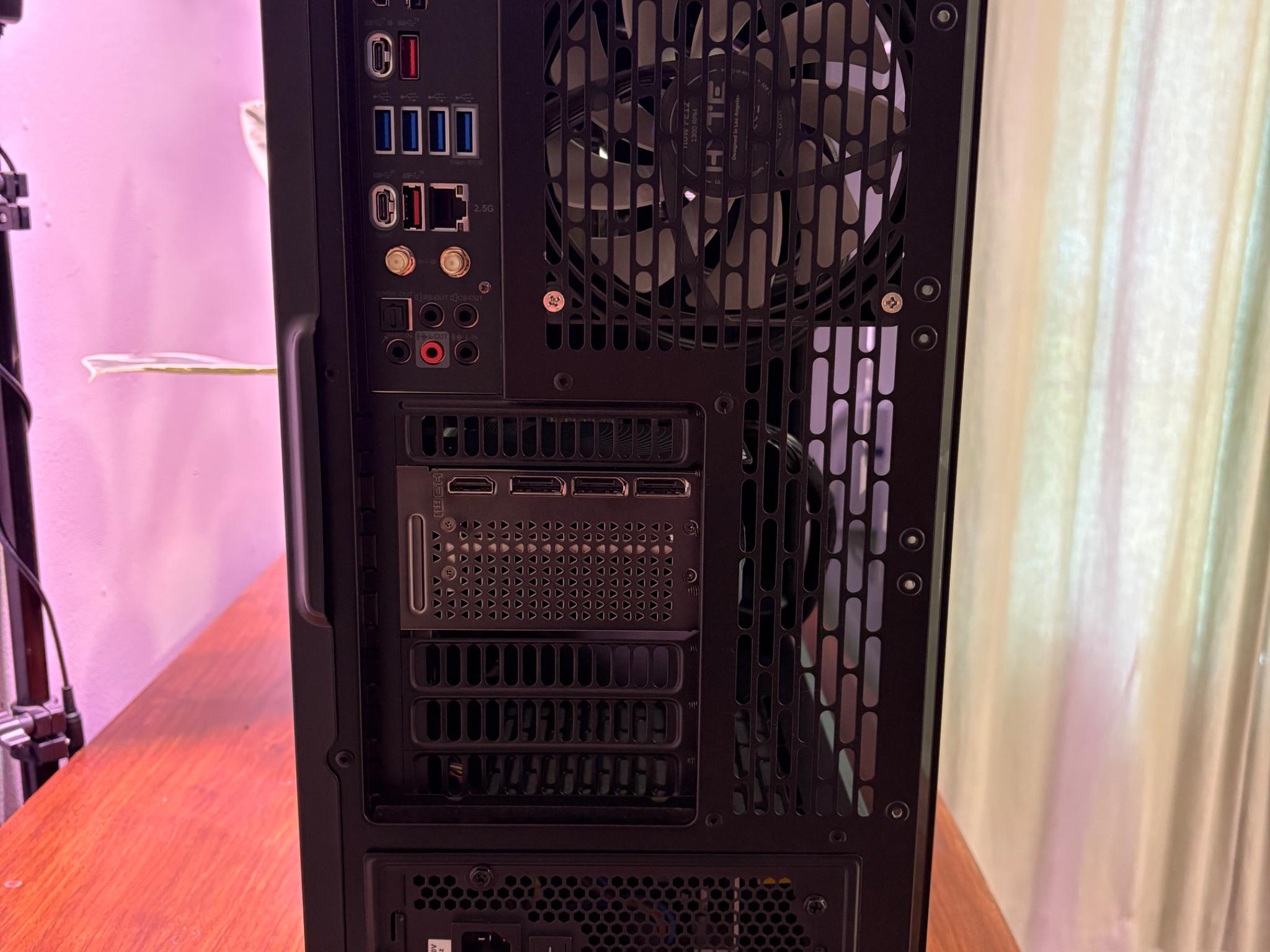RTX 5070TI | Ryzen 7 7700X | 32GB DDR5 | 2TB SSD | 750W PSU | 5 x Fans | Fractal North ATX TG