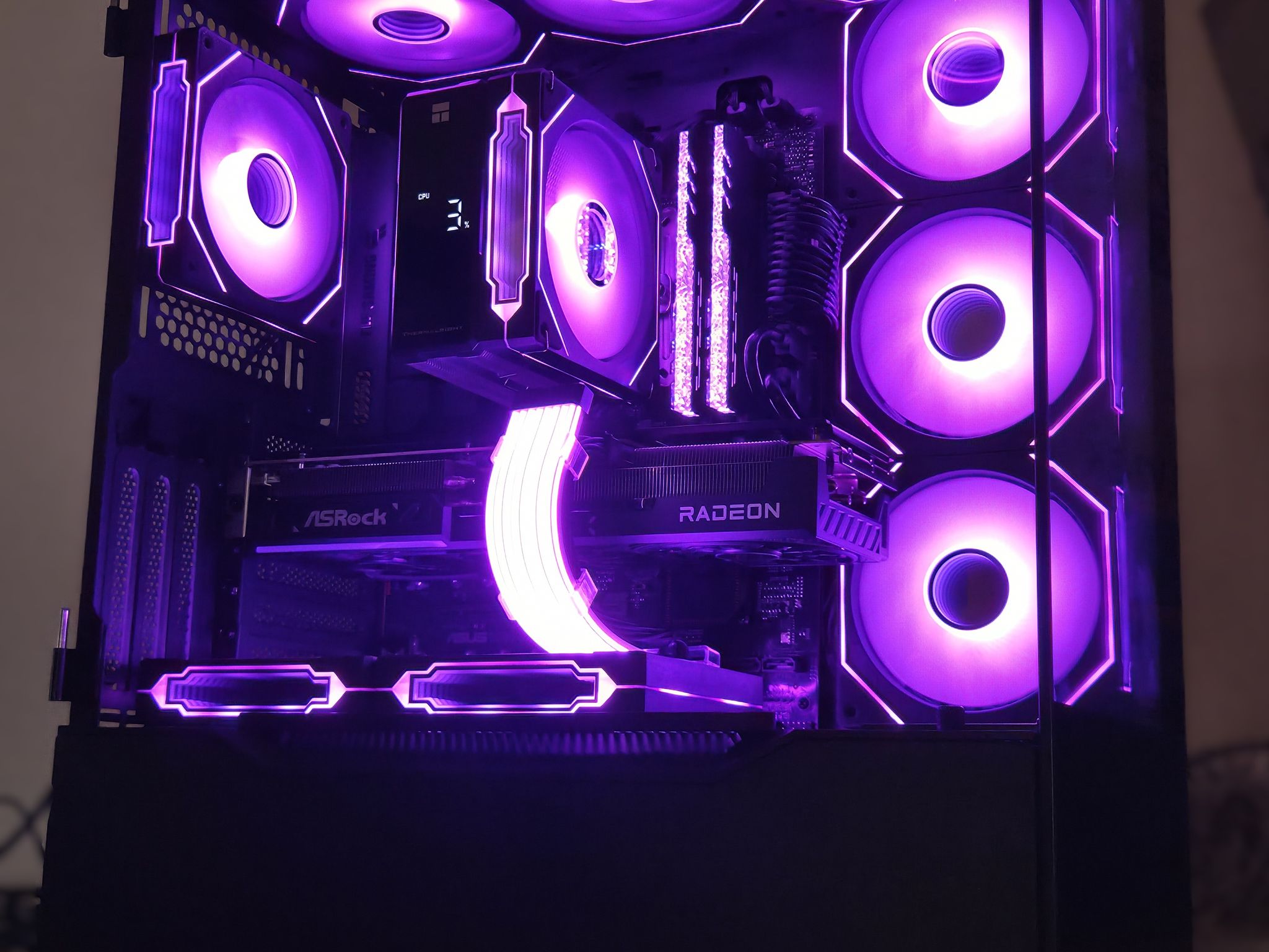 Dynamo!⚡ 9600X | 9070 | 16GB DDR5 | 1TB Gen4 NVMe | Temp Display