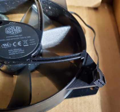 (4) 120mm fans : (1) is a core master fan; (3) non-color changing RGB fans