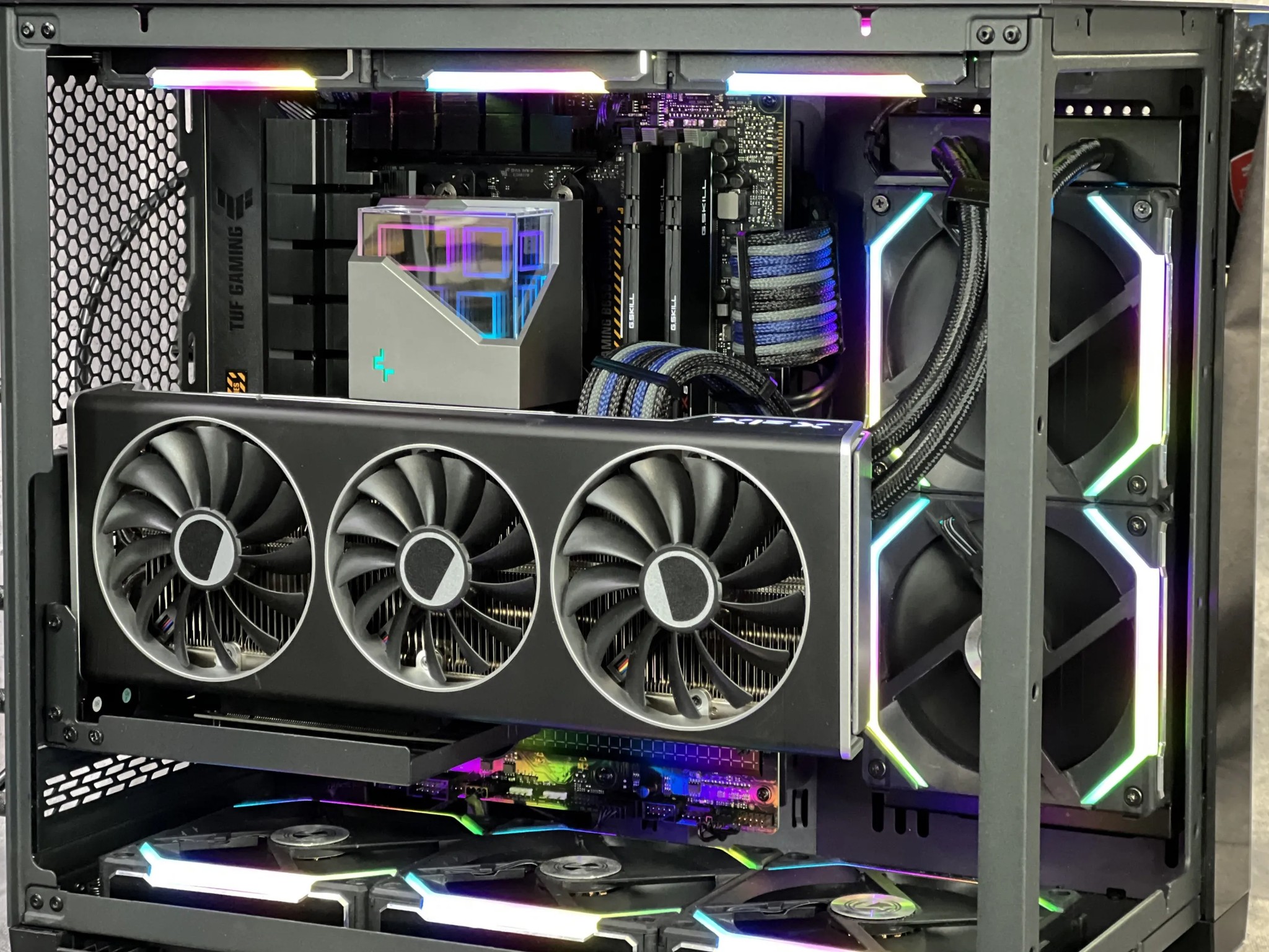 Custom Gaming PC - 7600X3D, 7800 XT, 32GB DDR5-6000, 1TB Gen 4 NVMe, full custom cables