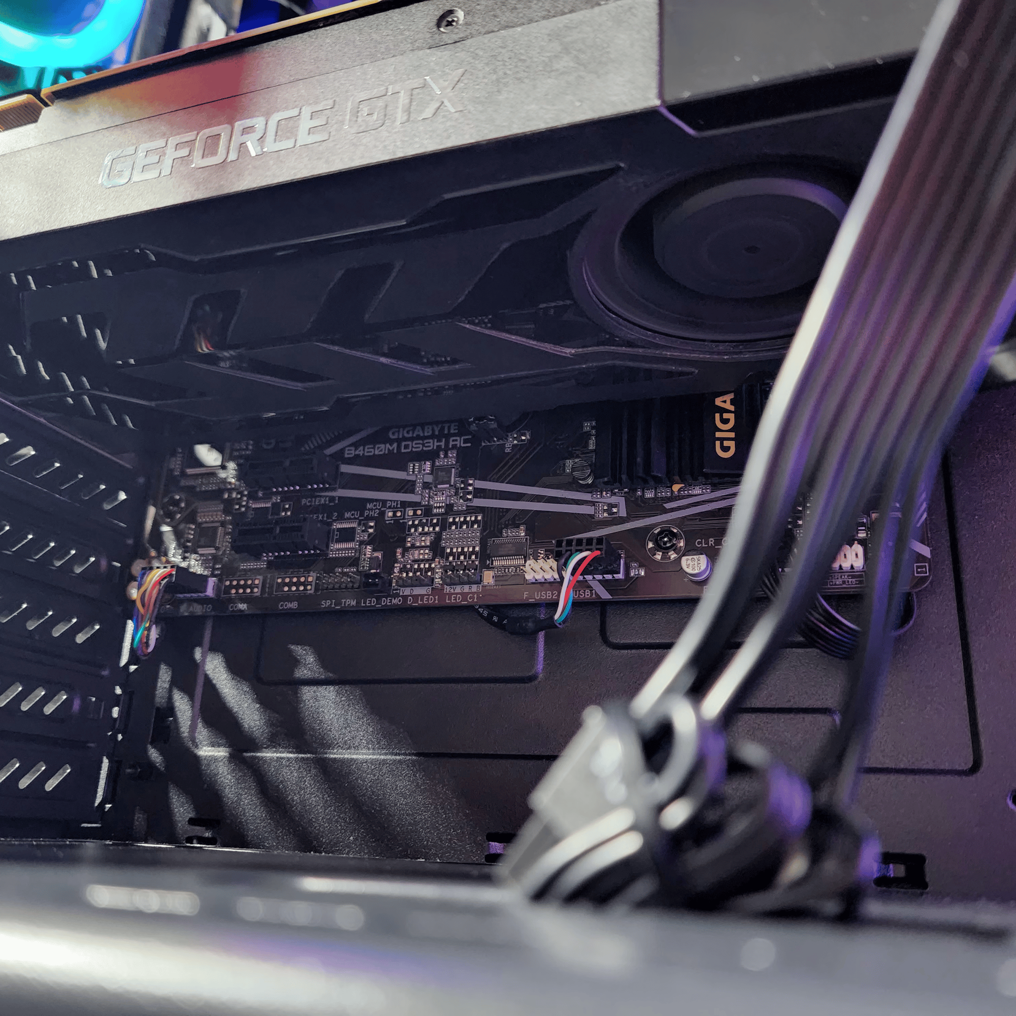 DarkLight - i3 10100F GTX 1070 250GB SSD