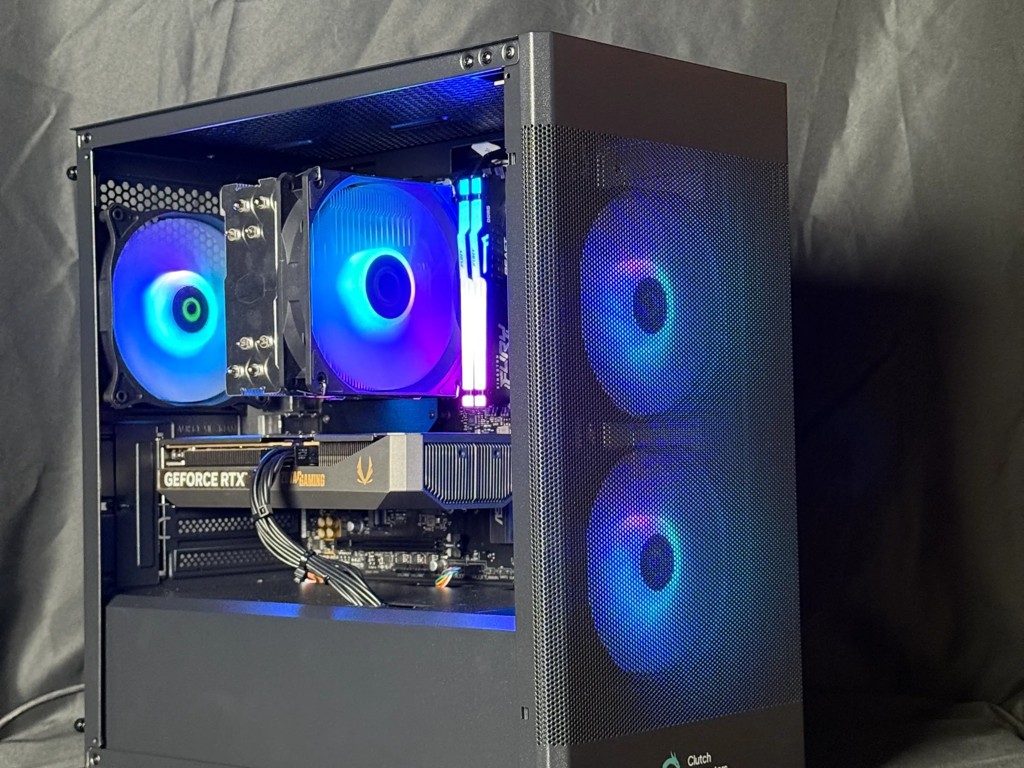 Serpent Plus Gaming PC w - Ryzen 5 8400F / RTX 5060 8GB / 1TB SSD / 16GB DDR5 / B850M WIFI