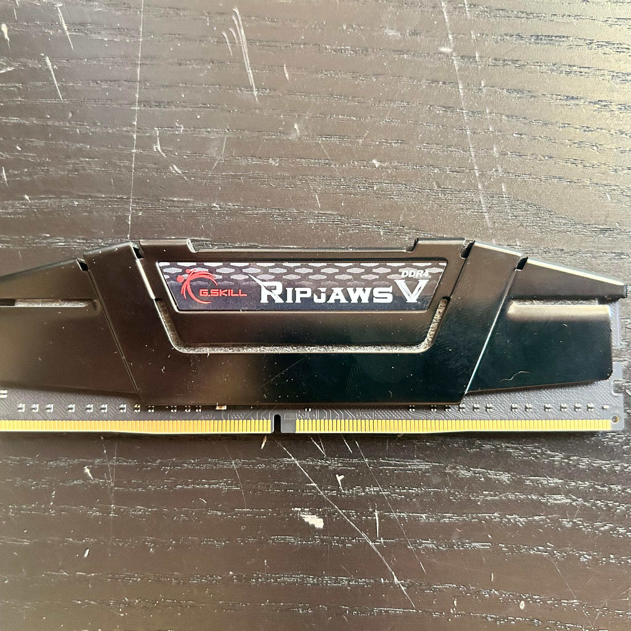 G. SKILL Ripjaws V Series 32GB (2 x 16GB) PC4-25600 (DDR4-3200) Memory
