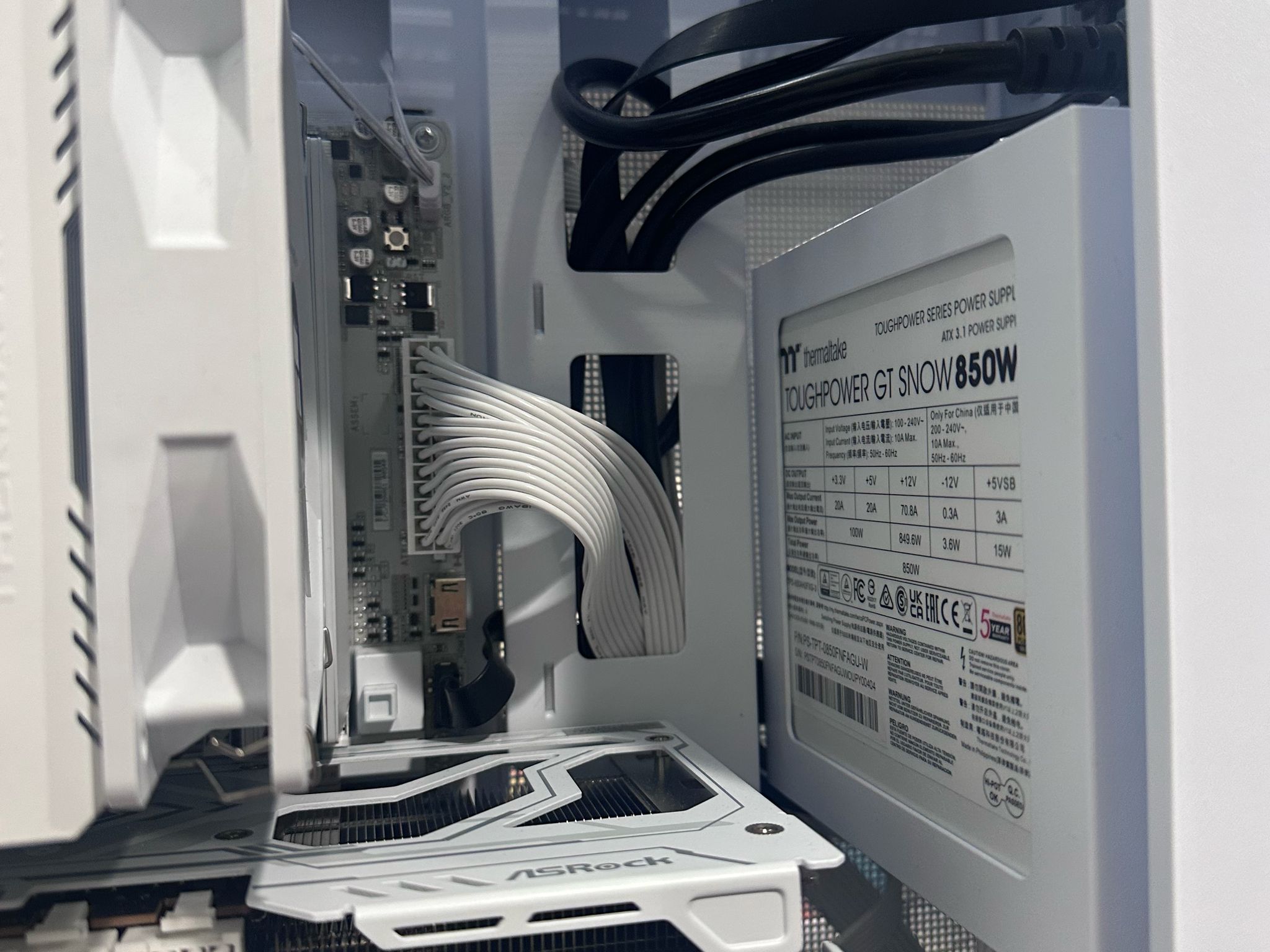 High-end Latest Gaming PC! | Ryzen 7 7800X3D & Radeon RX 9070XT