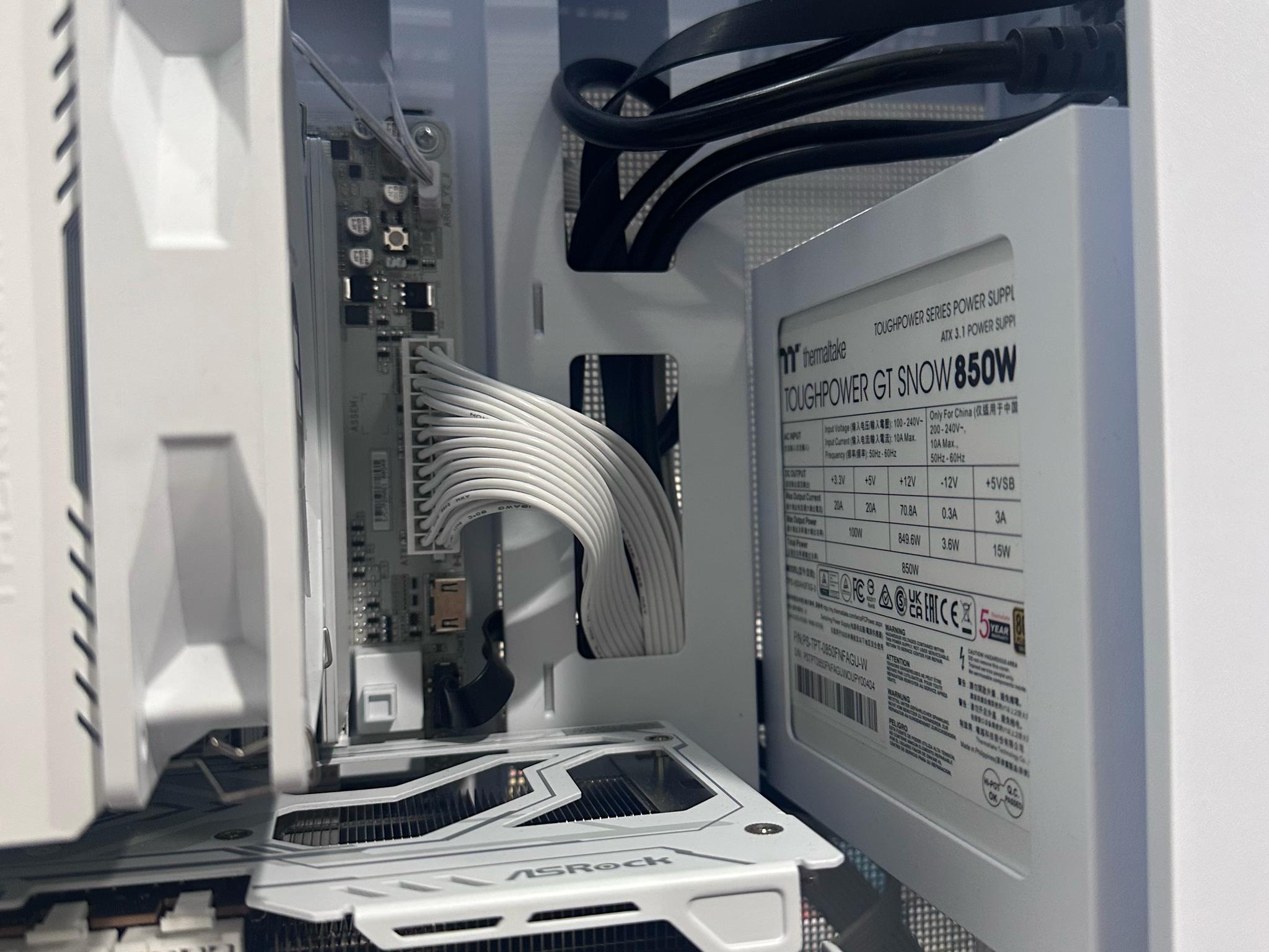 High-end Latest Gaming PC! | Ryzen 7 7800X3D & Radeon RX 9070XT