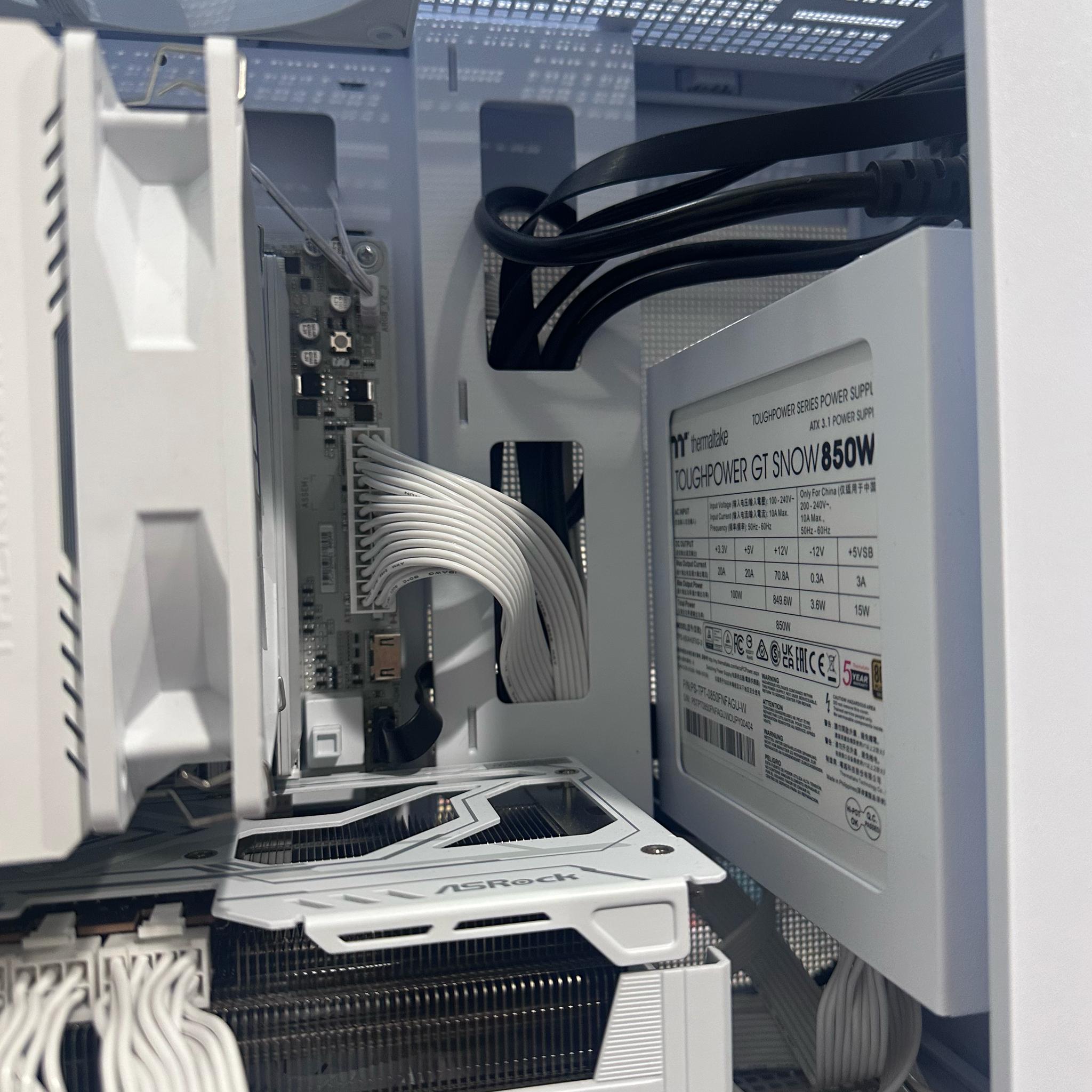 High-end Latest Gaming PC! | Ryzen 7 7800X3D & Radeon RX 9070XT