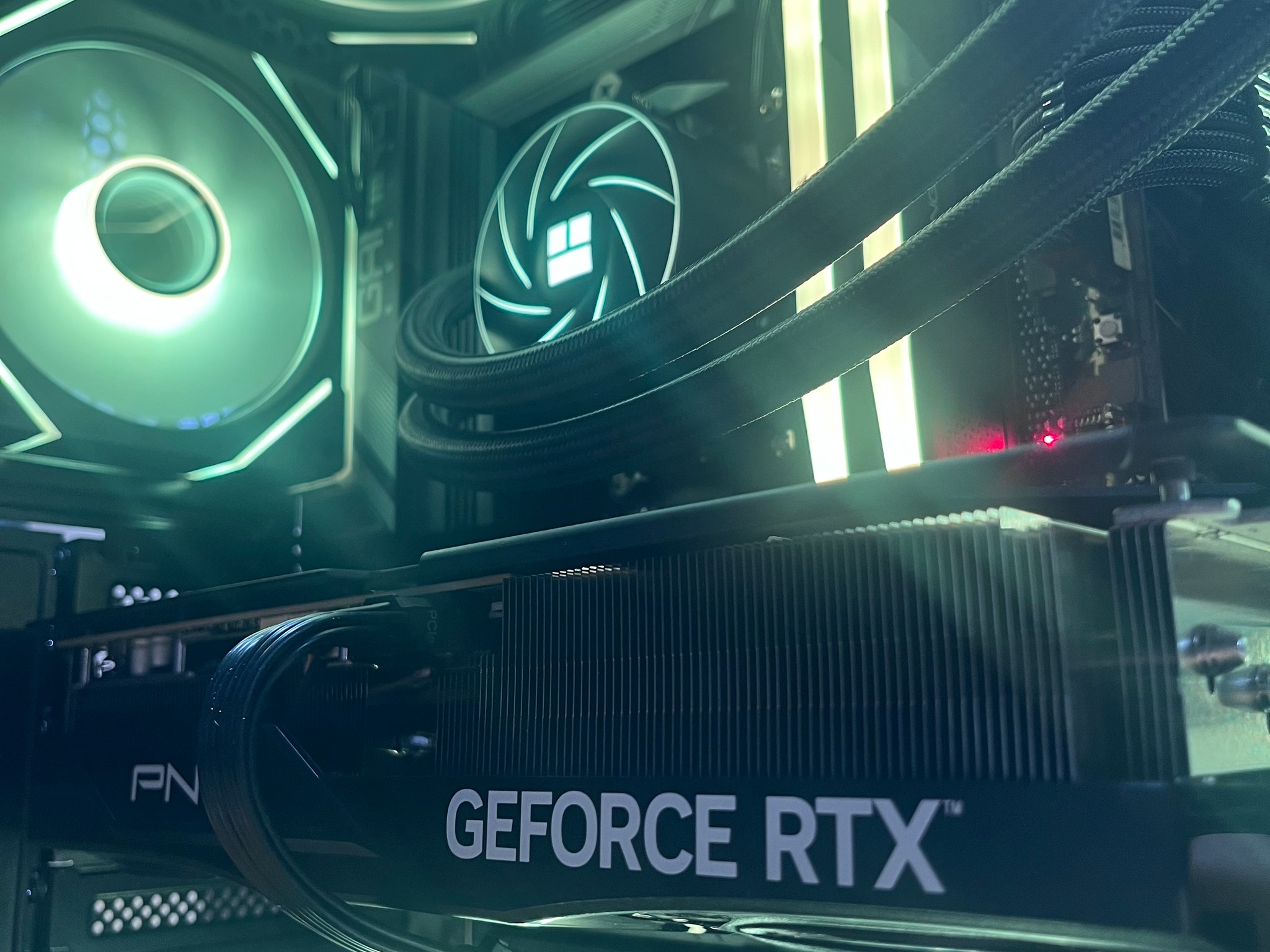 RTX 5070 Ti | Ryzen 9 7950X3D | 32 GB 6000MHz RAM | 1 Terabyte NVME Gaming PC