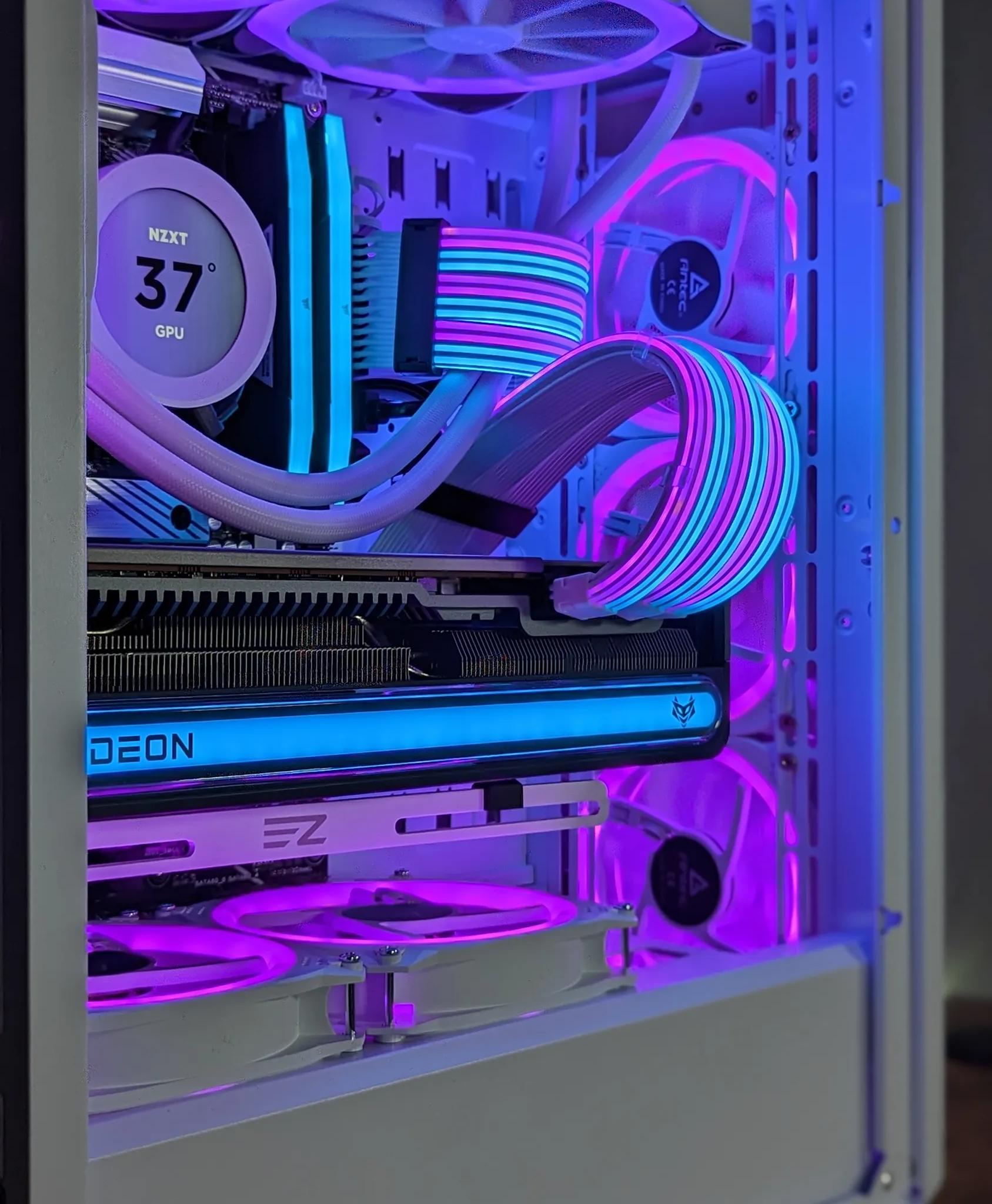 RX 7900XTX Sapphire // Ryzen 9 7900x3D // 64GB 6000Mhz DDR5 // 2TB Gen4 NVMe // WiFi