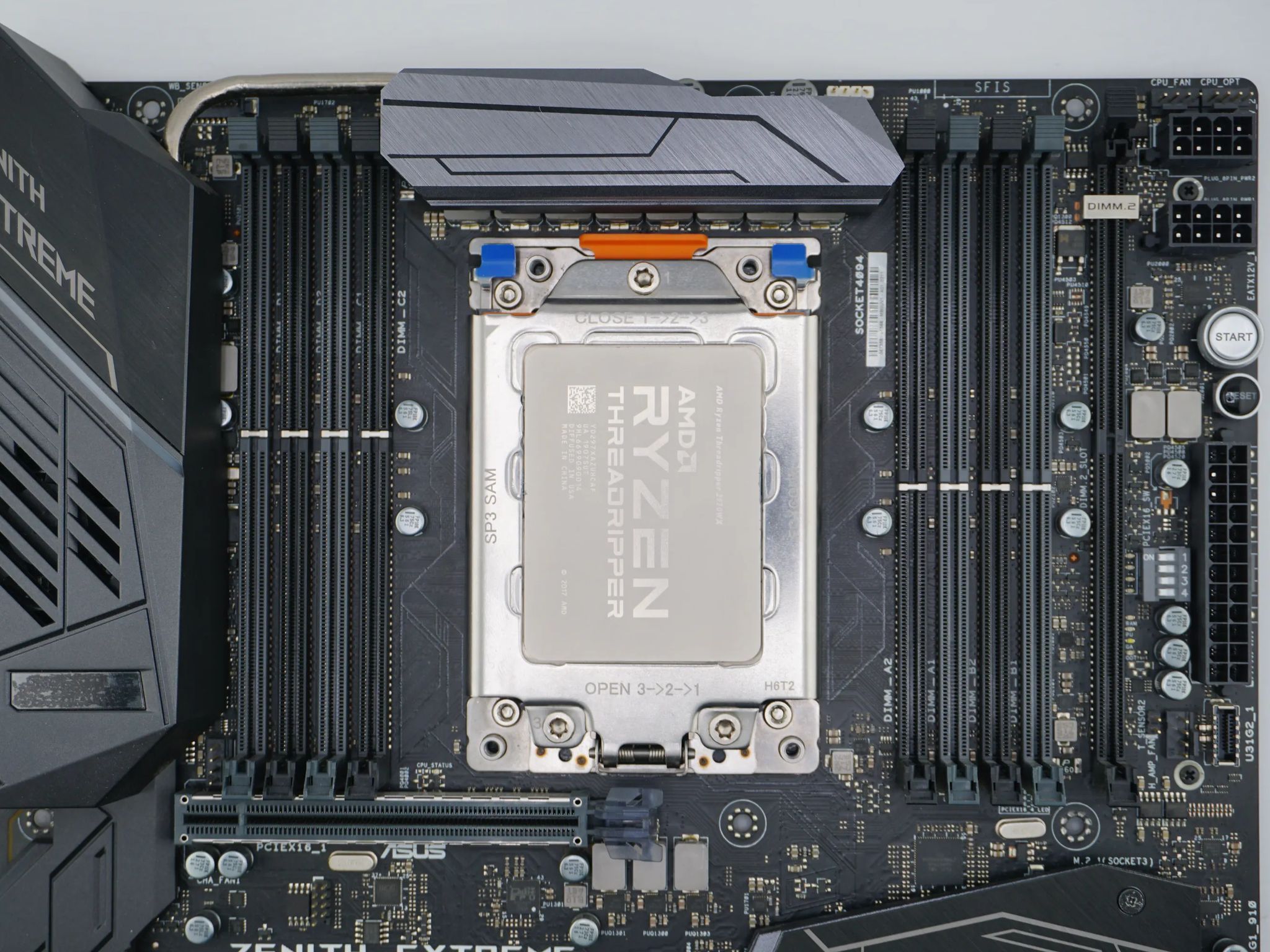 ASUS X399 Zenith Extreme + Threadripper 2970WX 24-Core