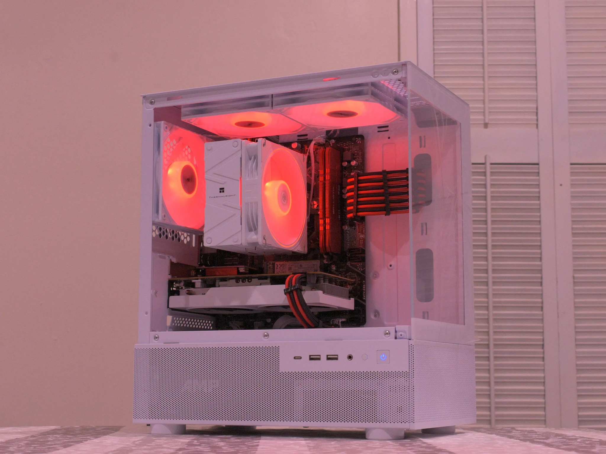 1080p Beast | Ryzen 5 3600 | RX 6600 8GB | 32GB DDR4 | 1TB nVME SSD | 1080p White/Red Gaming PC RGB