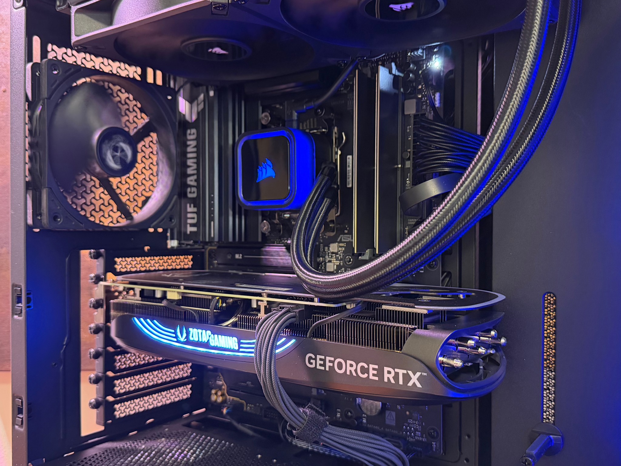 RTX 4070 Ti SUPER | Ryzen 7 7700X | 32GB DDR5-6000 | 2TB NVMe | Corsair H115i AIO | 850W Gold PSU