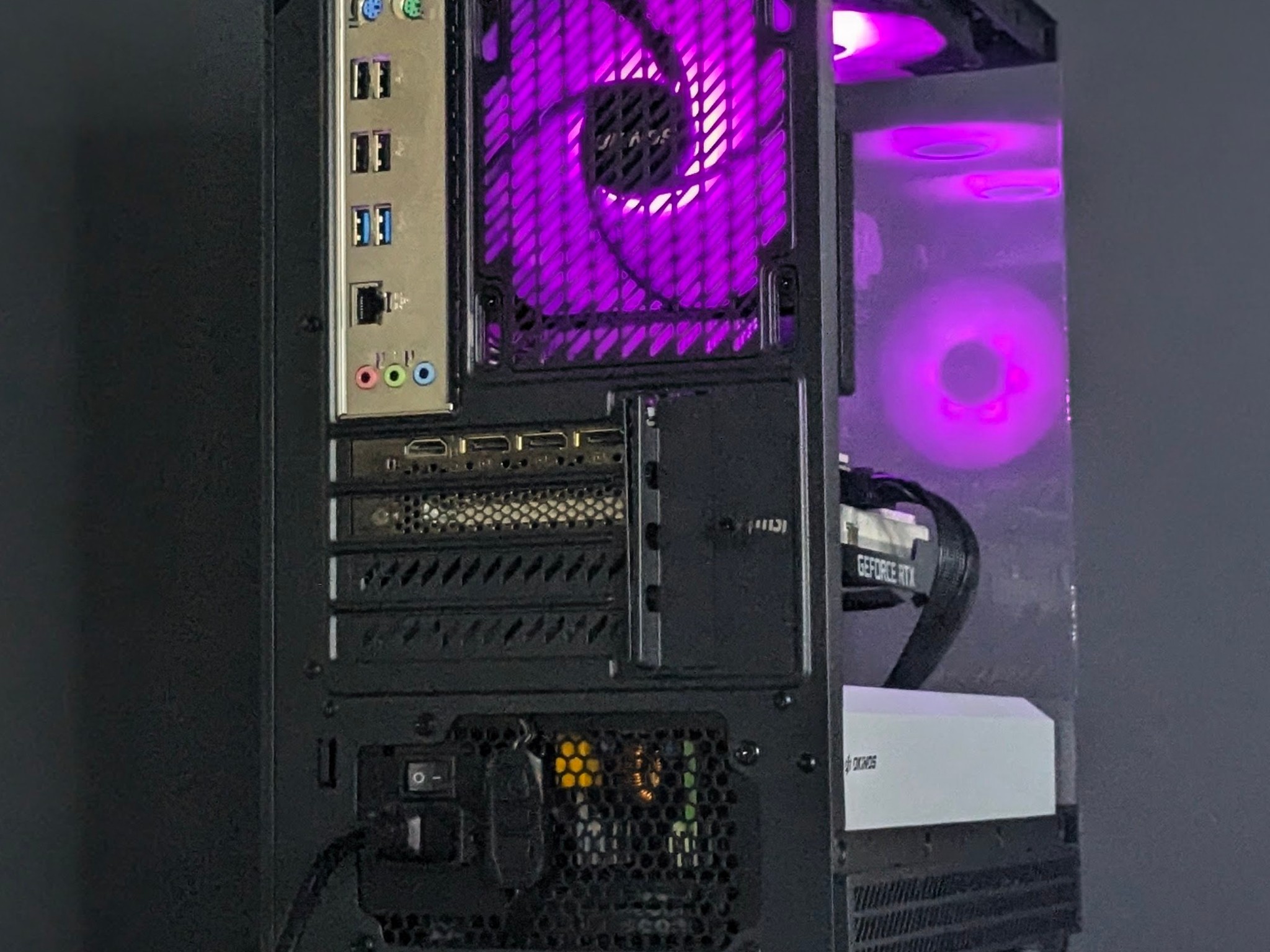 シャチ  ⚫⚪RTX 3070⚫⚪32GB DDR4 RAM⚫⚪Intel(8-cores/16-threads)⚫⚪1tb Nvme⚫⚪Windows 11 Pro