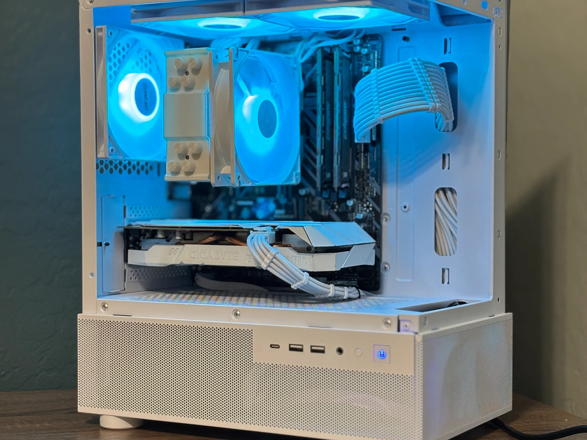 All White RTX Gaming PC